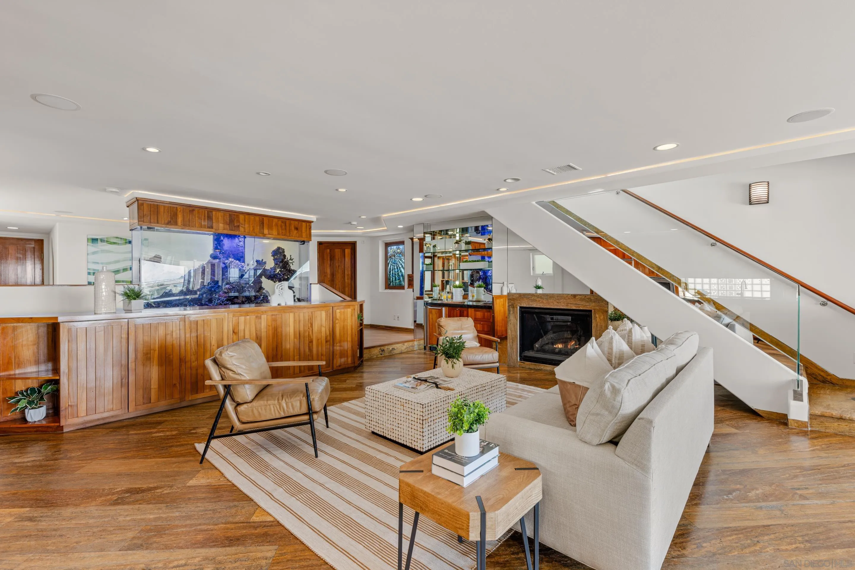https://cdn.realtyfeed.com/cdn/127/260005303/ef6cfab793665ad7389c36b99f85c185.webp