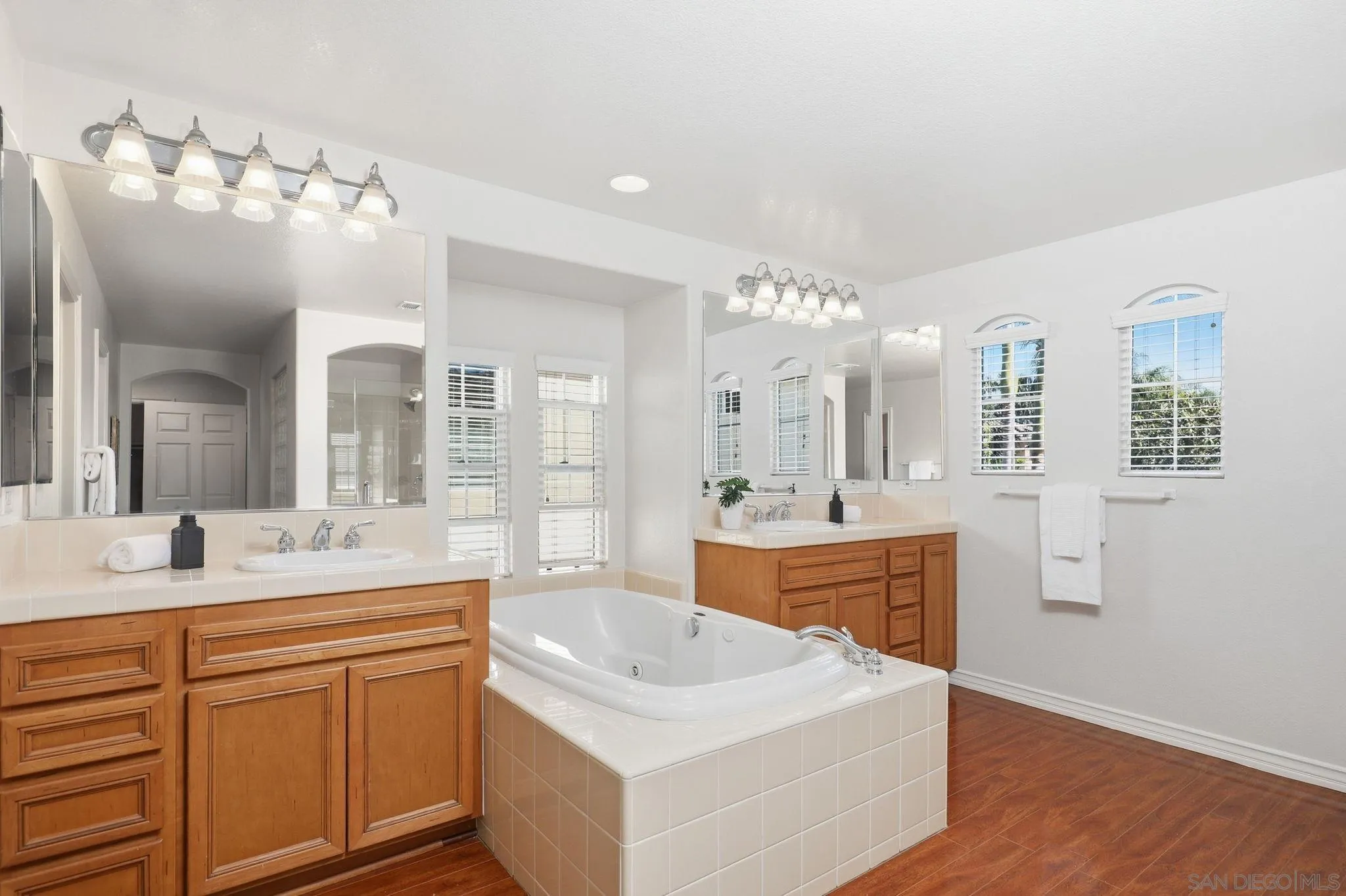 https://cdn.realtyfeed.com/cdn/127/260005305/41abc4a22f51bd5c464f398a2314231f.webp
