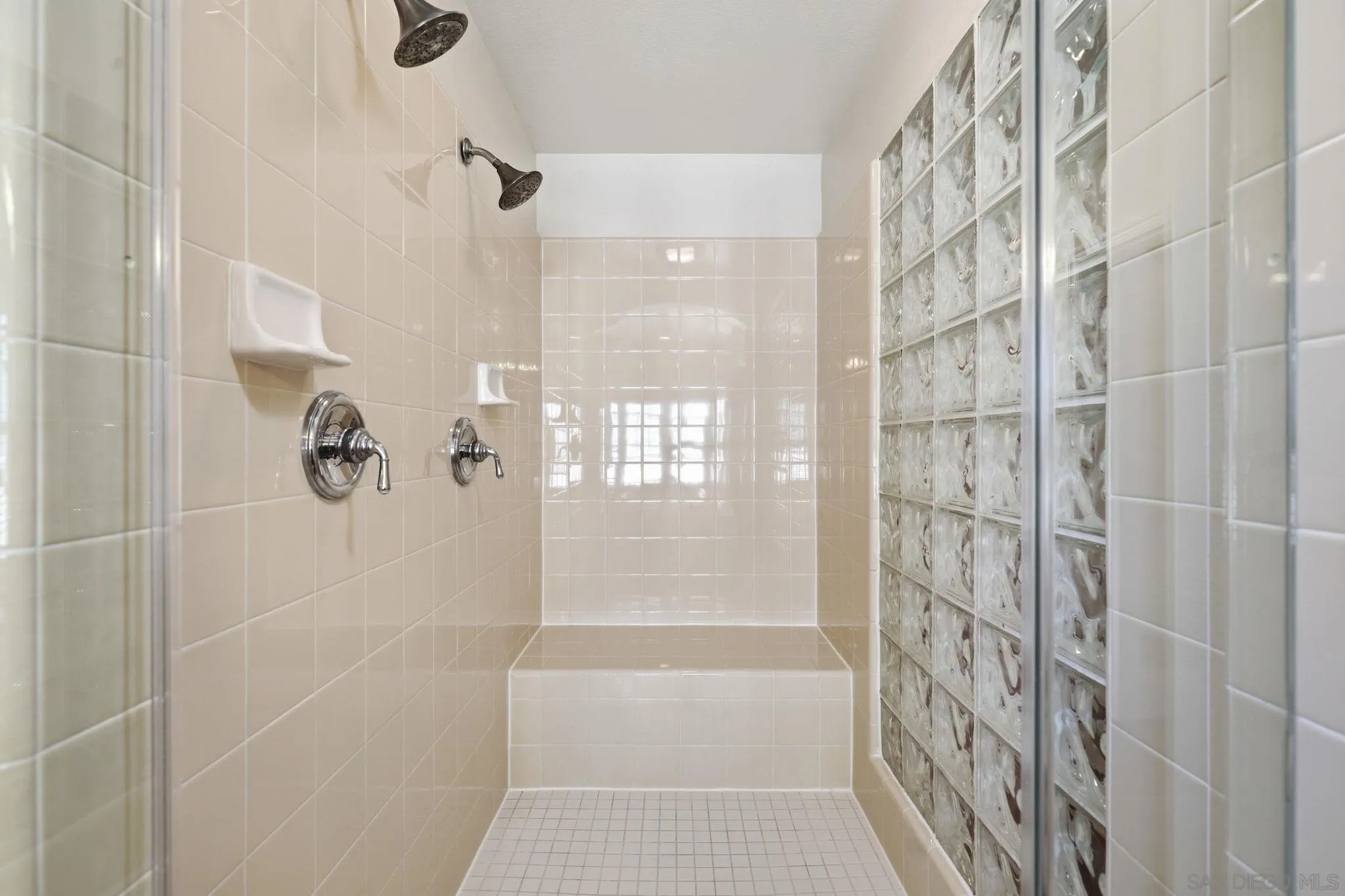 https://cdn.realtyfeed.com/cdn/127/260005305/894ce7e2ea3c149896c4fb7dd9758683.webp