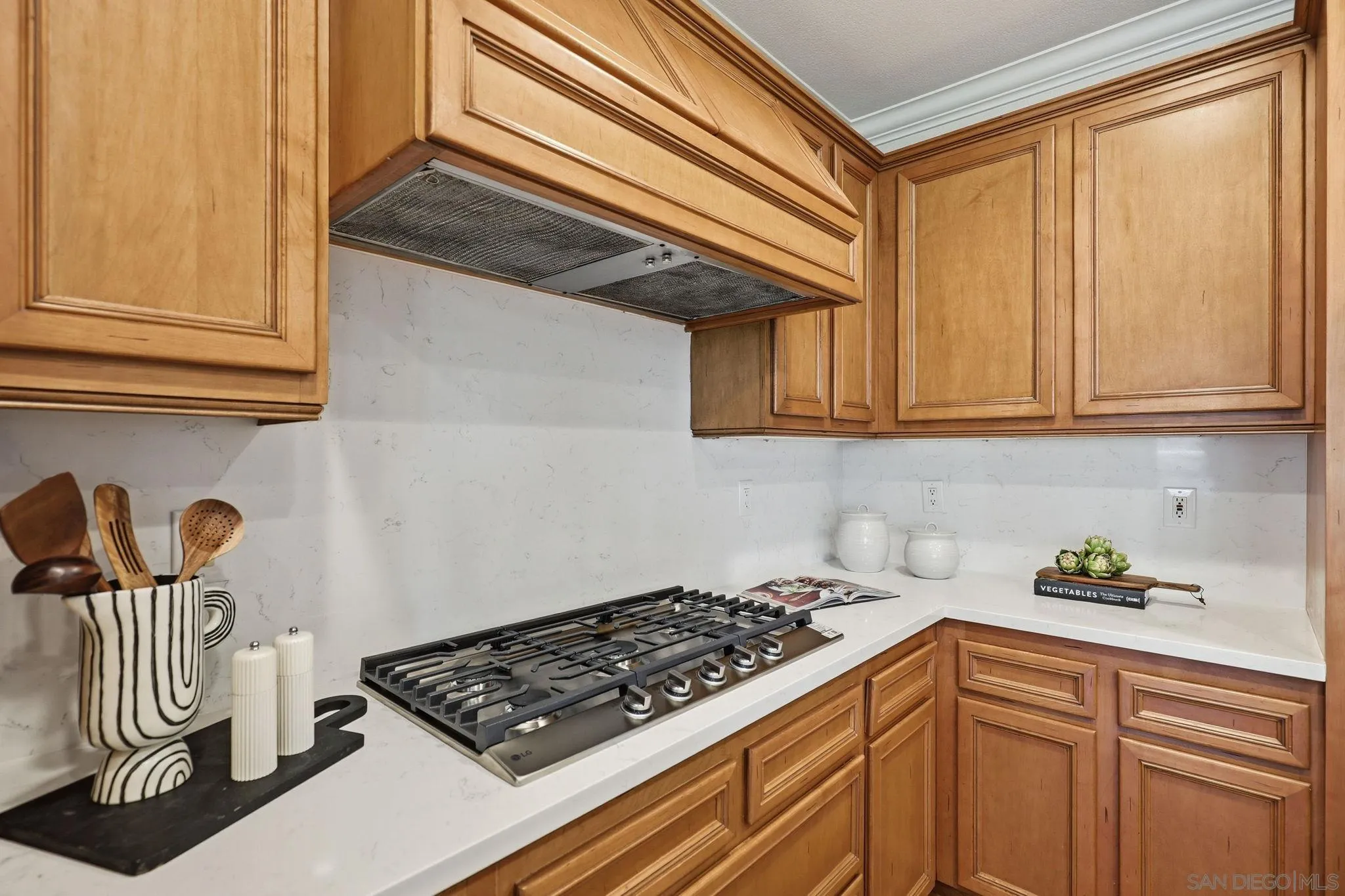 https://cdn.realtyfeed.com/cdn/127/260005305/8e1663727fdc2496bcfc47e48cf5f19b.webp