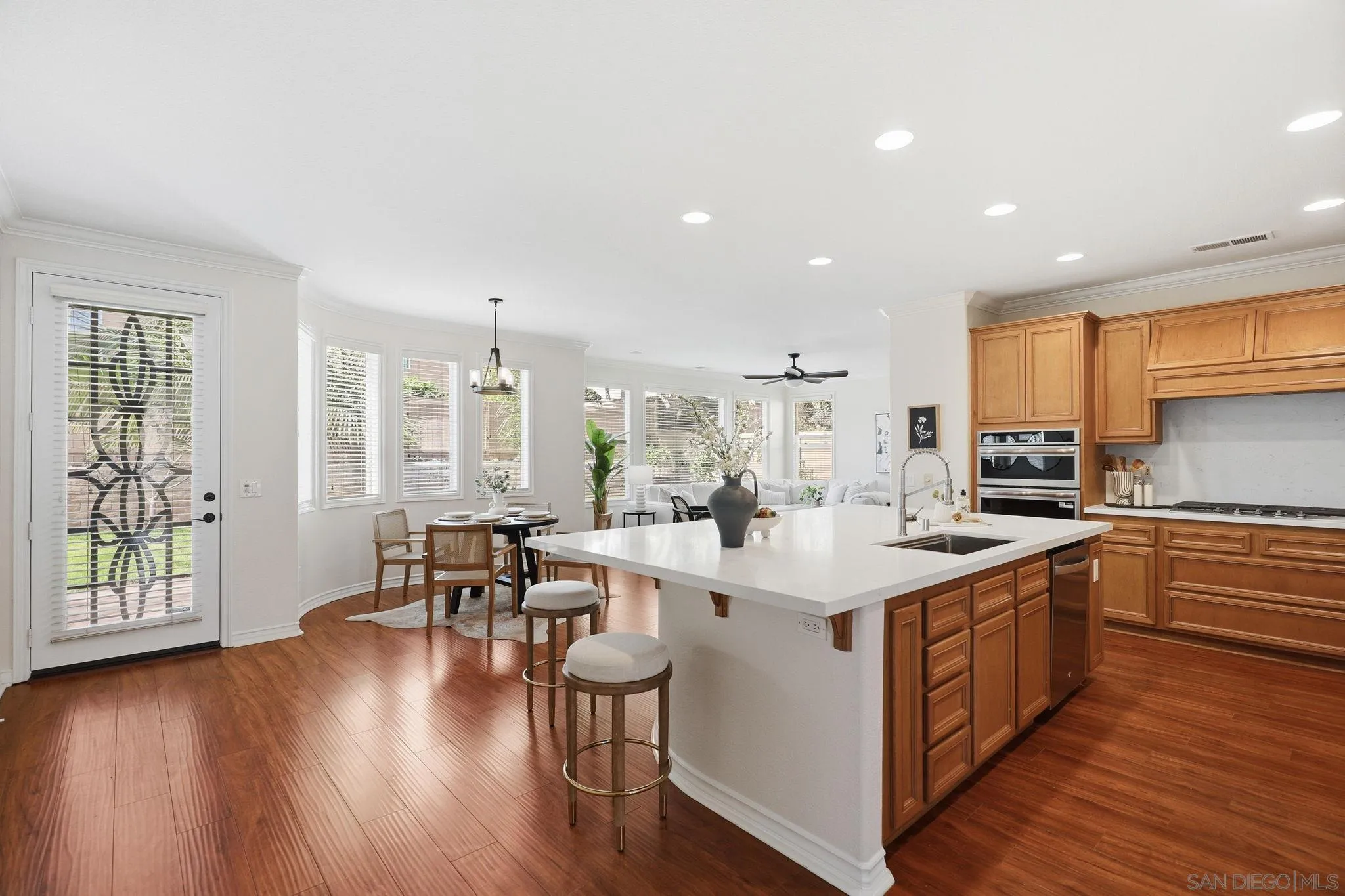 https://cdn.realtyfeed.com/cdn/127/260005305/b5bd37d11483d1e6d32d7a187728507f.webp