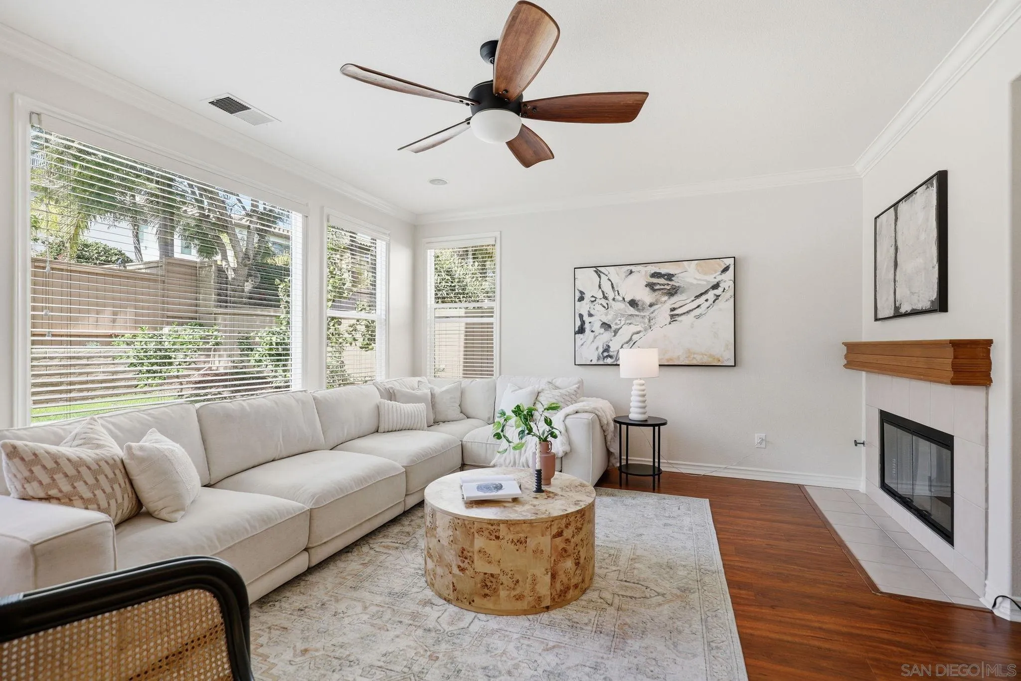 https://cdn.realtyfeed.com/cdn/127/260005305/c7ba8af39dd5dd2241fa6aff22a8c8b2.webp