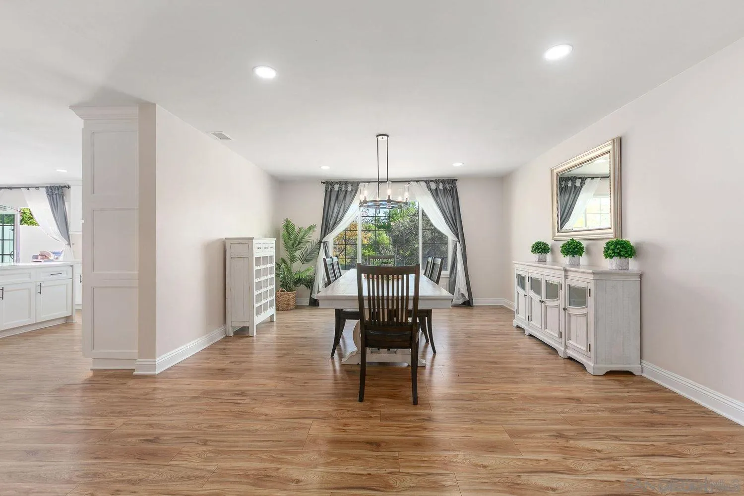 https://cdn.realtyfeed.com/cdn/127/260005307/4e98569405d5aeb9ba6880662127a607.webp