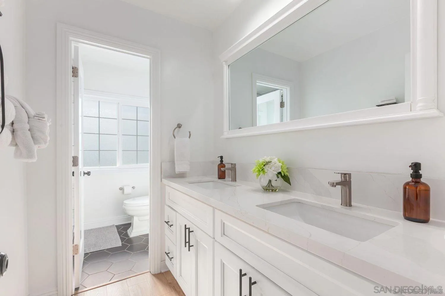 https://cdn.realtyfeed.com/cdn/127/260005307/67703d7a527e0c2fb0819d7d7bda642e.webp