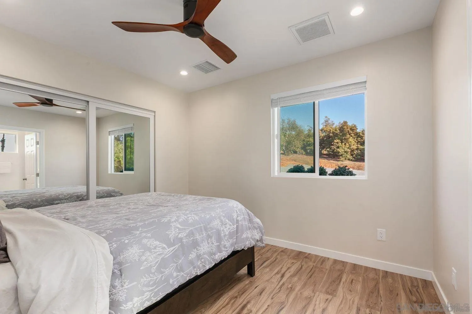 https://cdn.realtyfeed.com/cdn/127/260005307/68517c1a36581153e8de86bd5eca13a3.webp