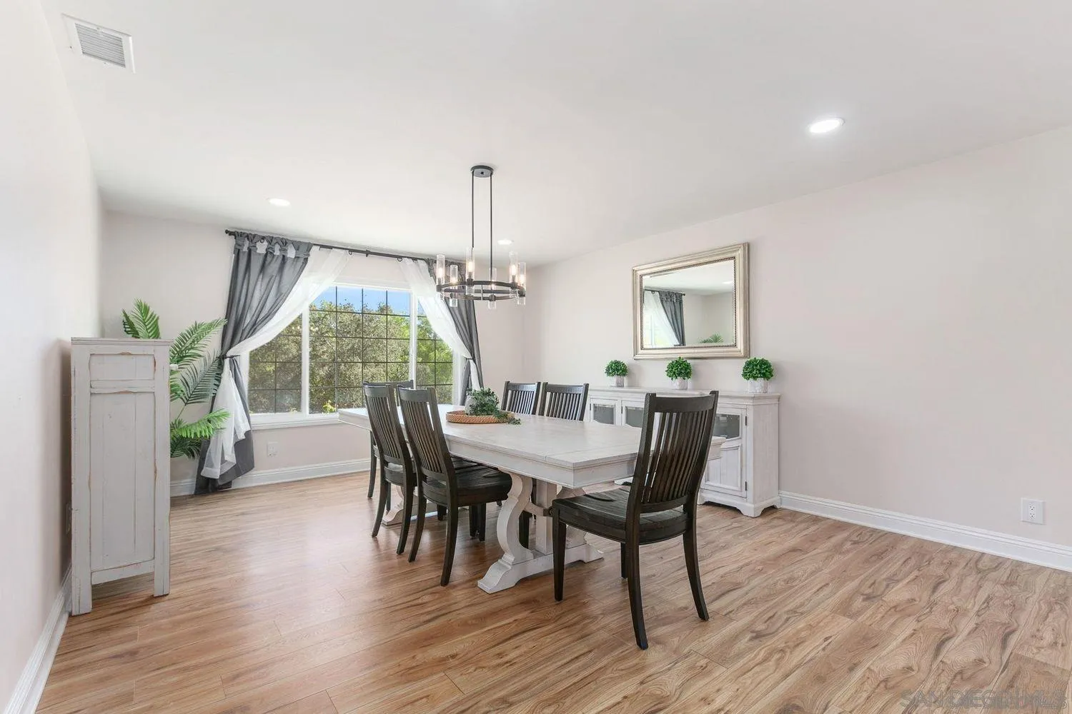 https://cdn.realtyfeed.com/cdn/127/260005307/eb5fa5bda8b5198333edf280ad93fe54.webp