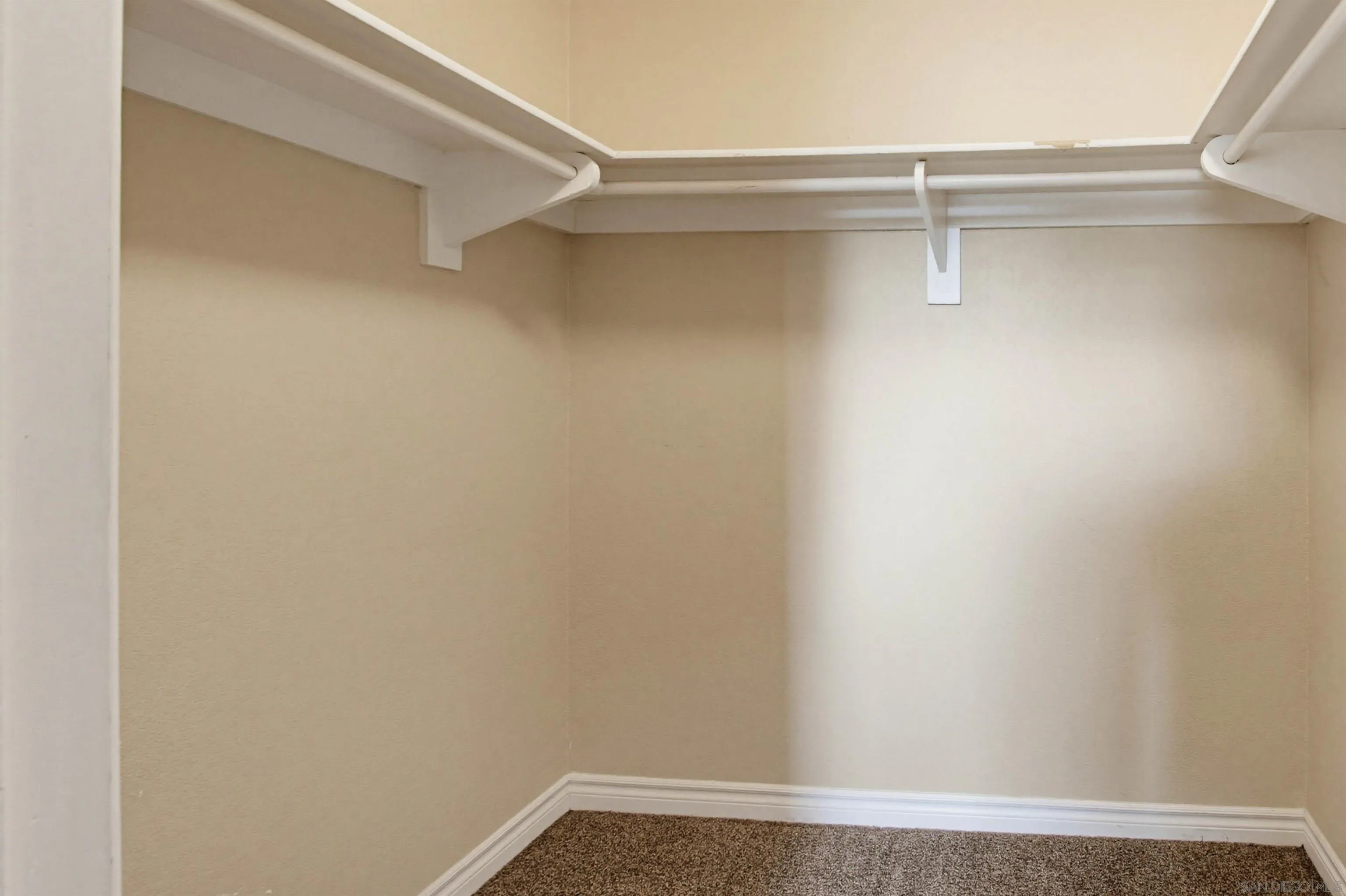 https://cdn.realtyfeed.com/cdn/127/260005308/7847b01870739655c674aece6bf47504.webp