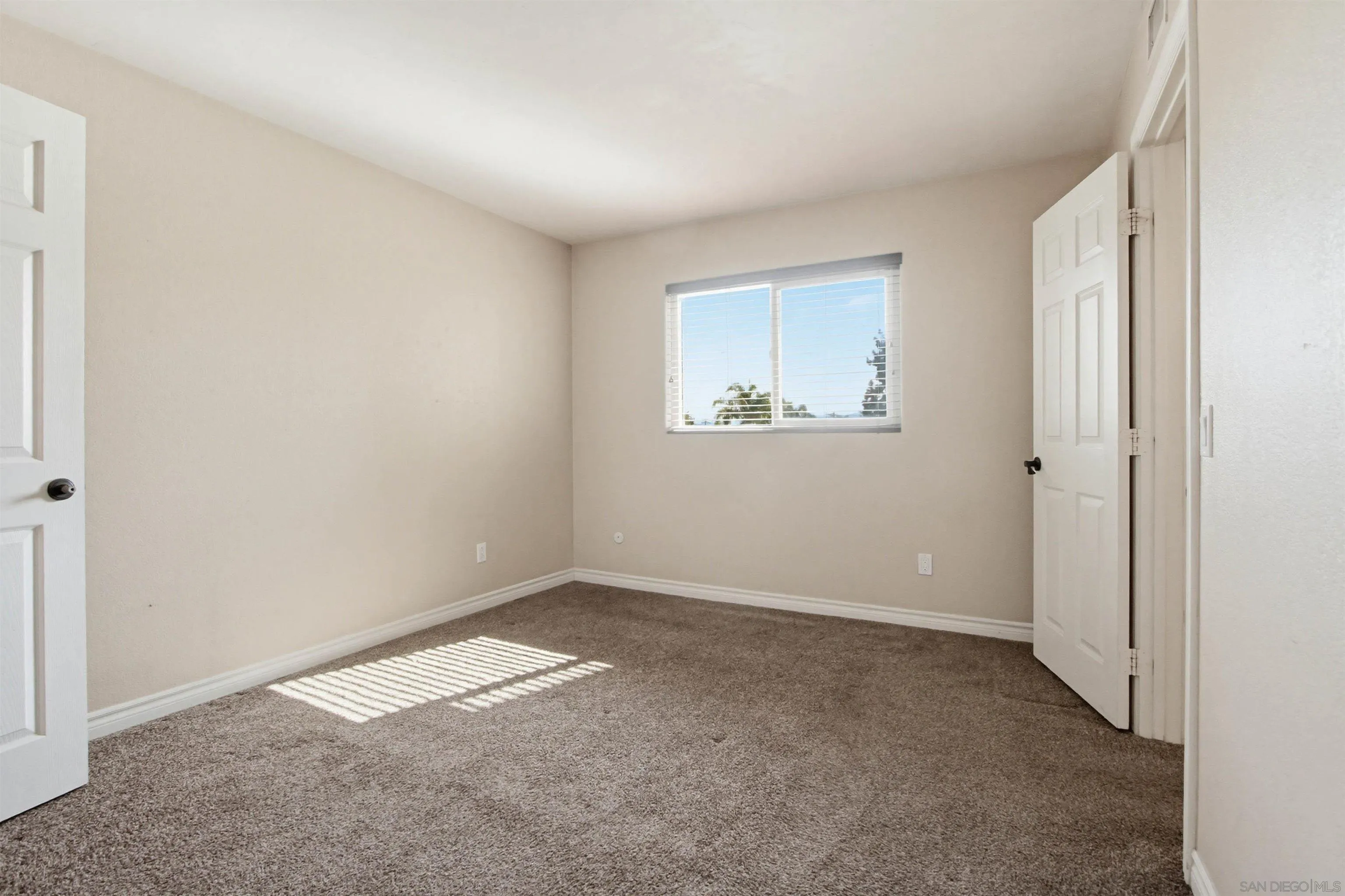 https://cdn.realtyfeed.com/cdn/127/260005308/ef88eed7717c59879981ce4fe34a3b13.webp