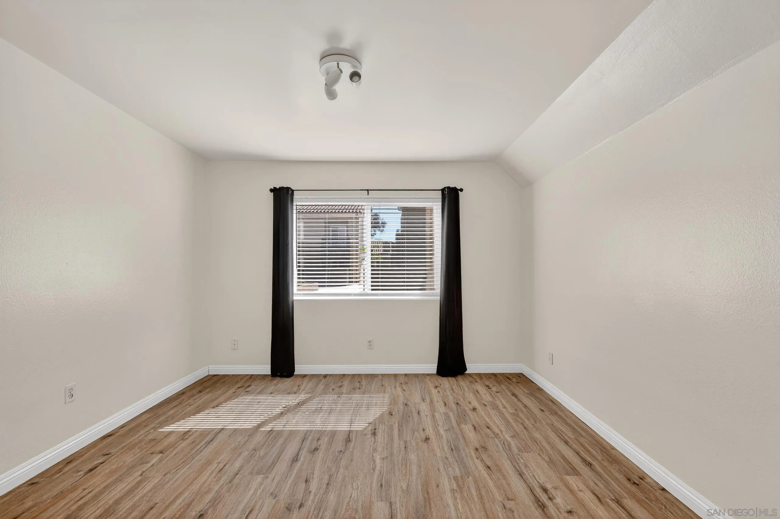 Photo #16: 260005309 Listing: Photo #16