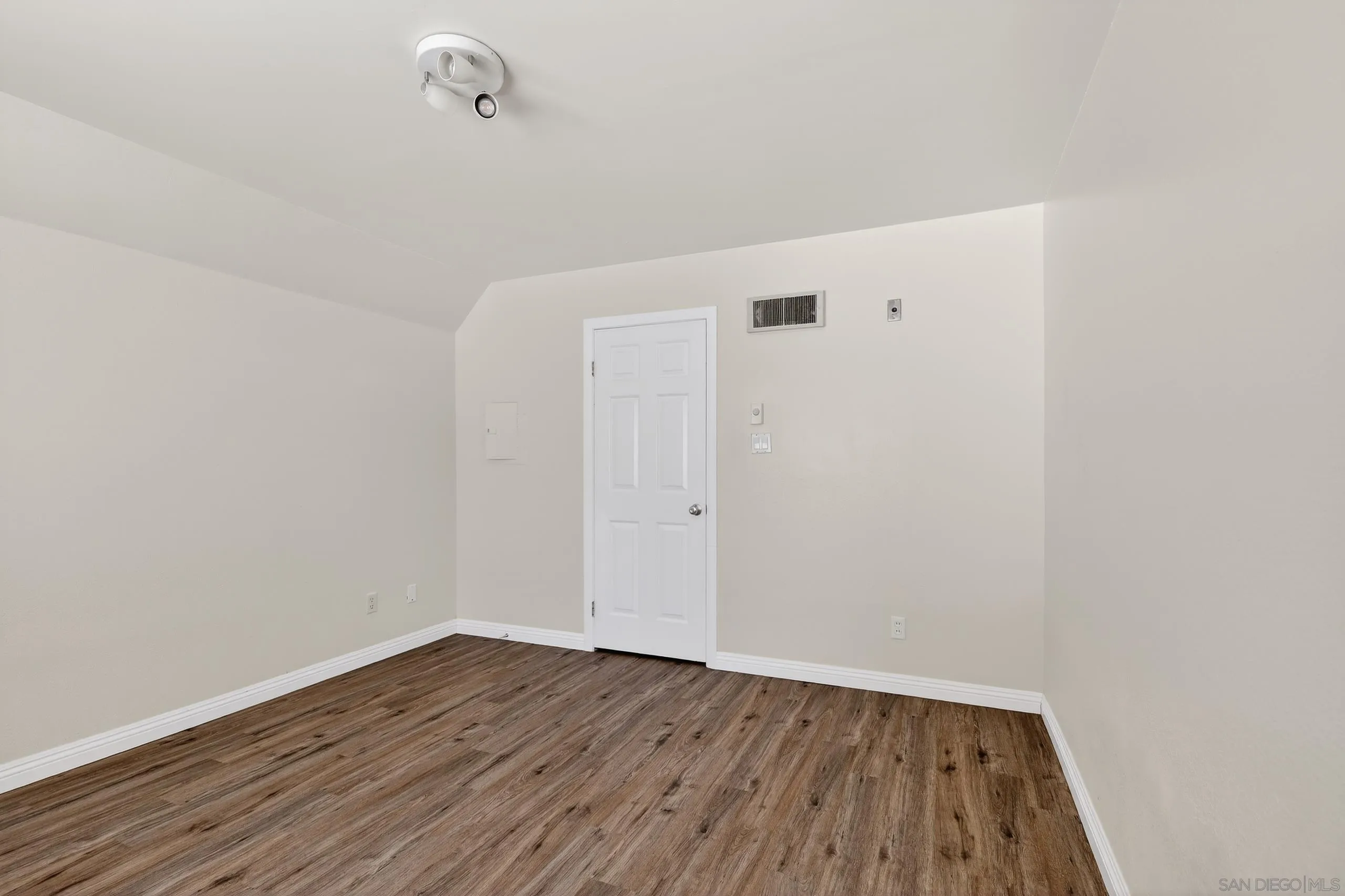 Photo #18: 260005309 Listing: Photo #18