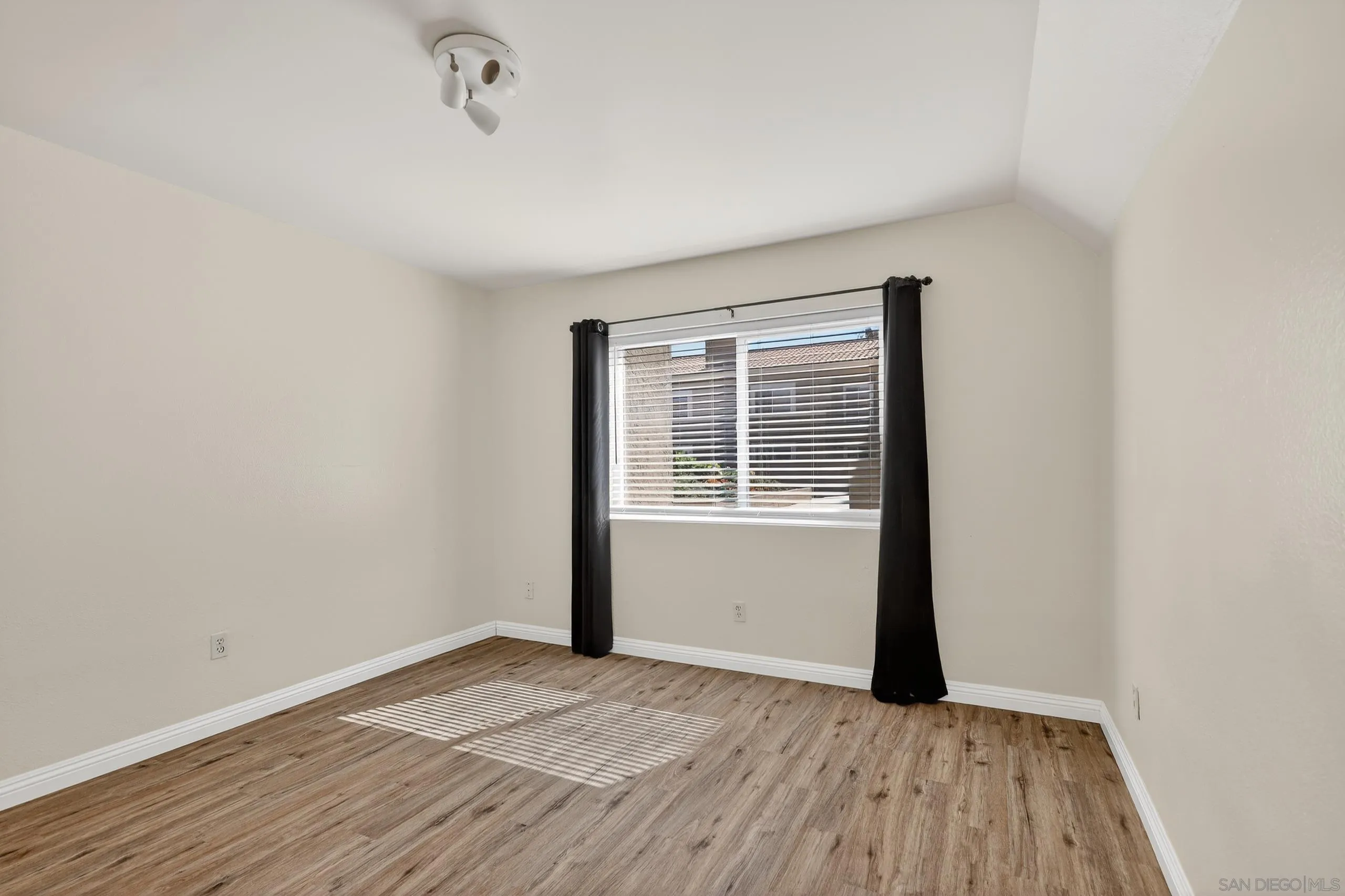 Photo #17: 260005309 Listing: Photo #17