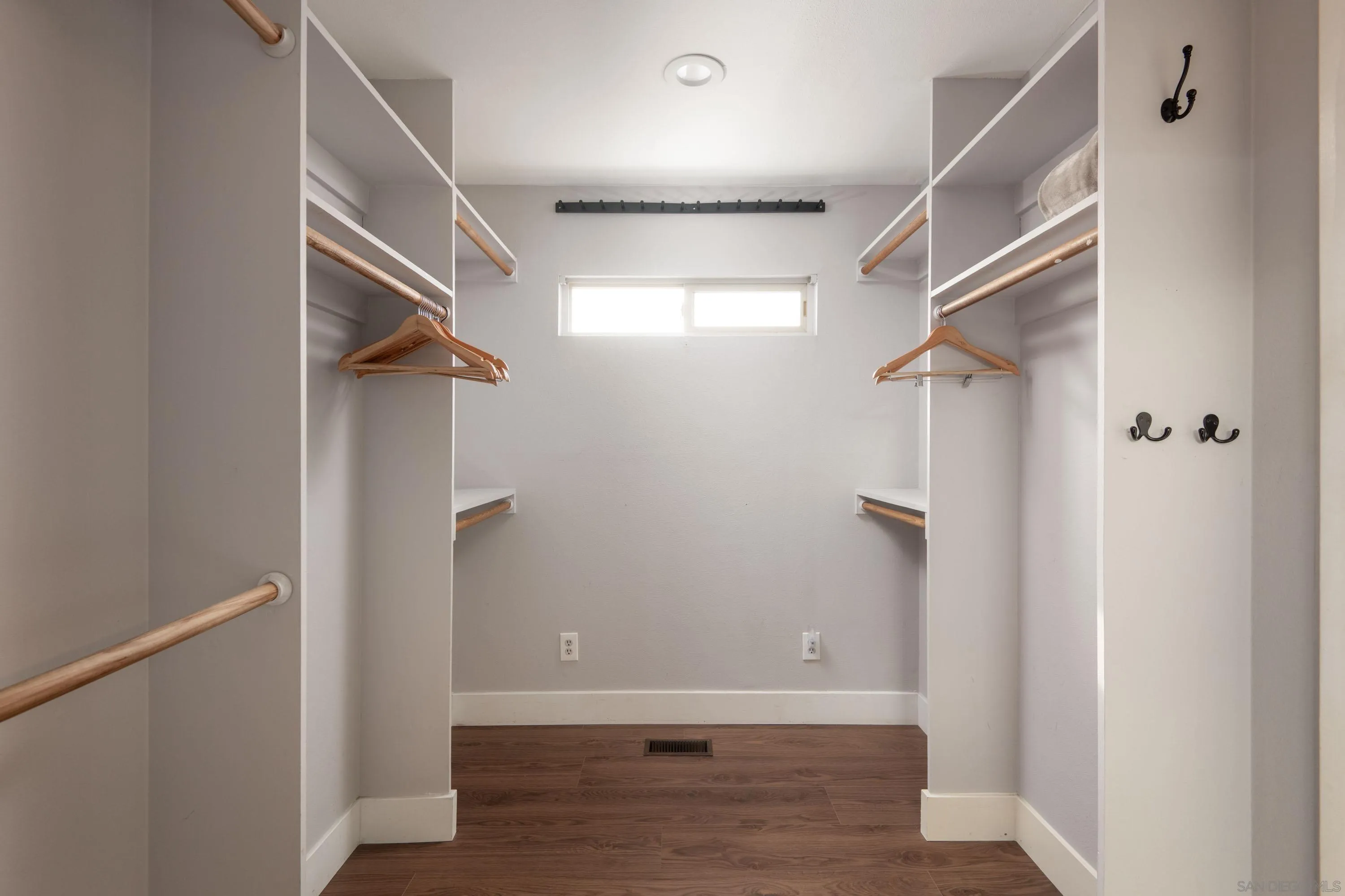 https://cdn.realtyfeed.com/cdn/127/260005312/423060f01fda8c95079d1ca9158aa82e.webp