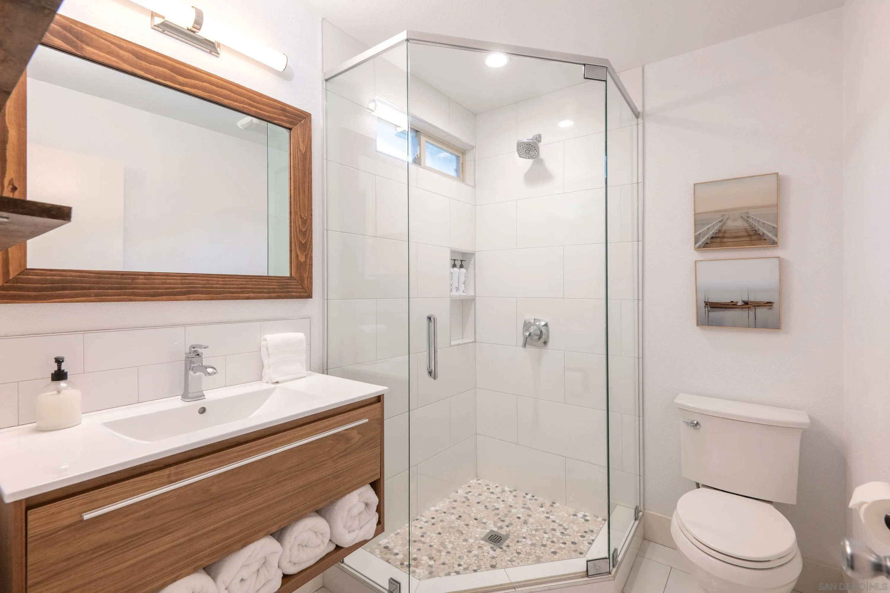 https://cdn.realtyfeed.com/cdn/127/260005312/5601bb2ba9b49285d36c56583783f404.webp