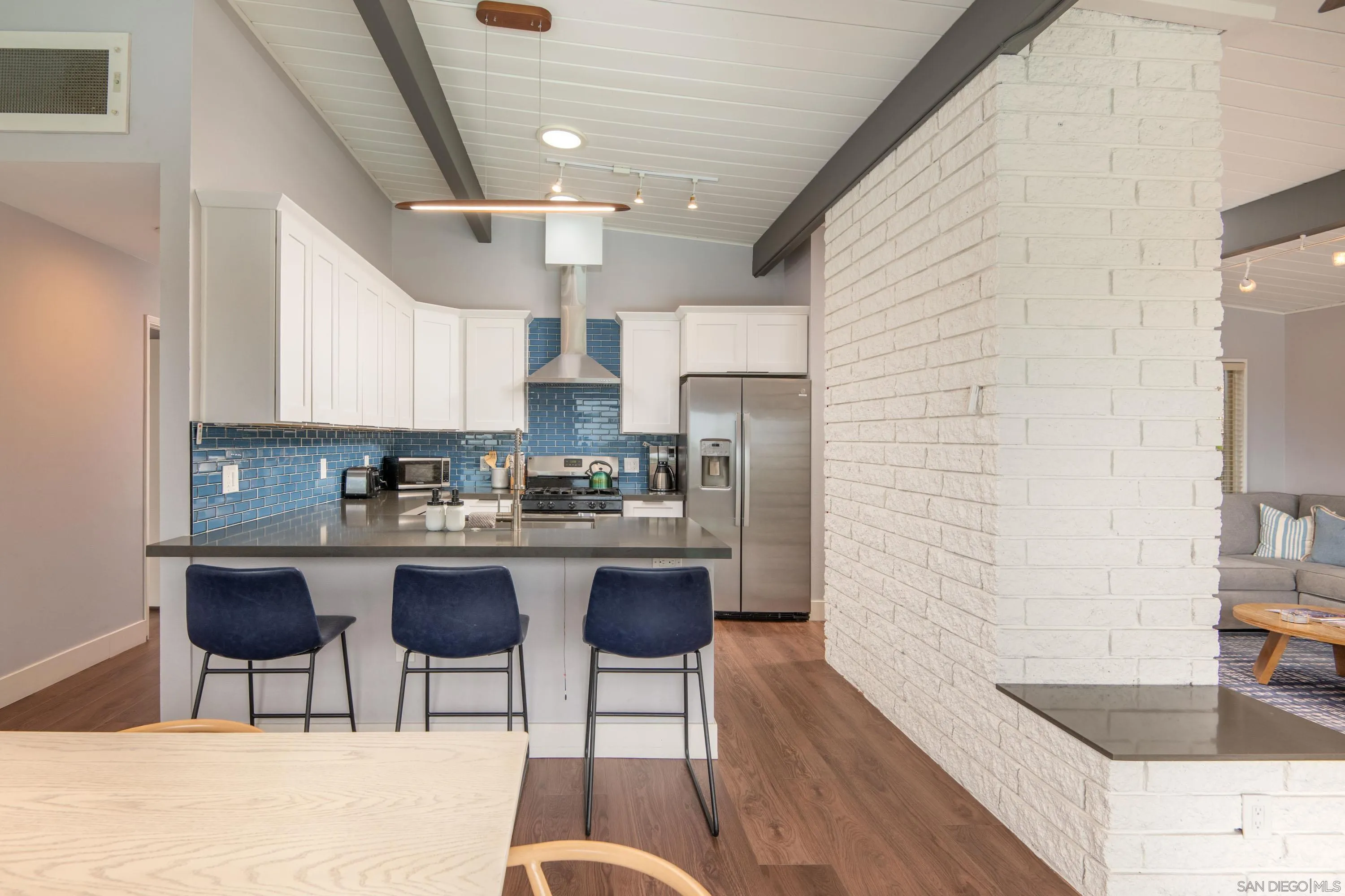https://cdn.realtyfeed.com/cdn/127/260005312/a2d93d4830fb039a35ead870a42f4de2.webp