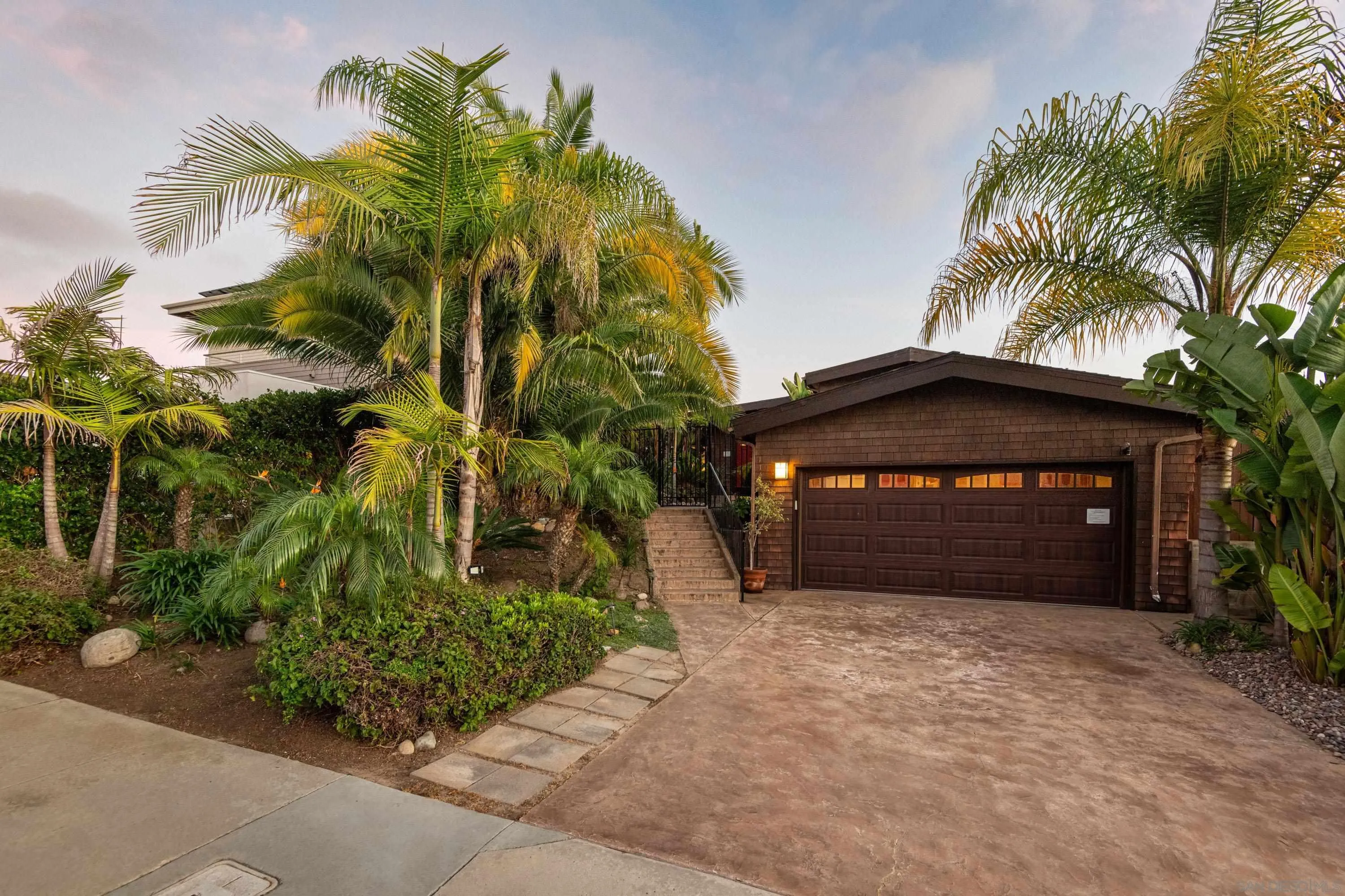 https://cdn.realtyfeed.com/cdn/127/260005312/eb0165215691619b07434be40147b8e2.webp