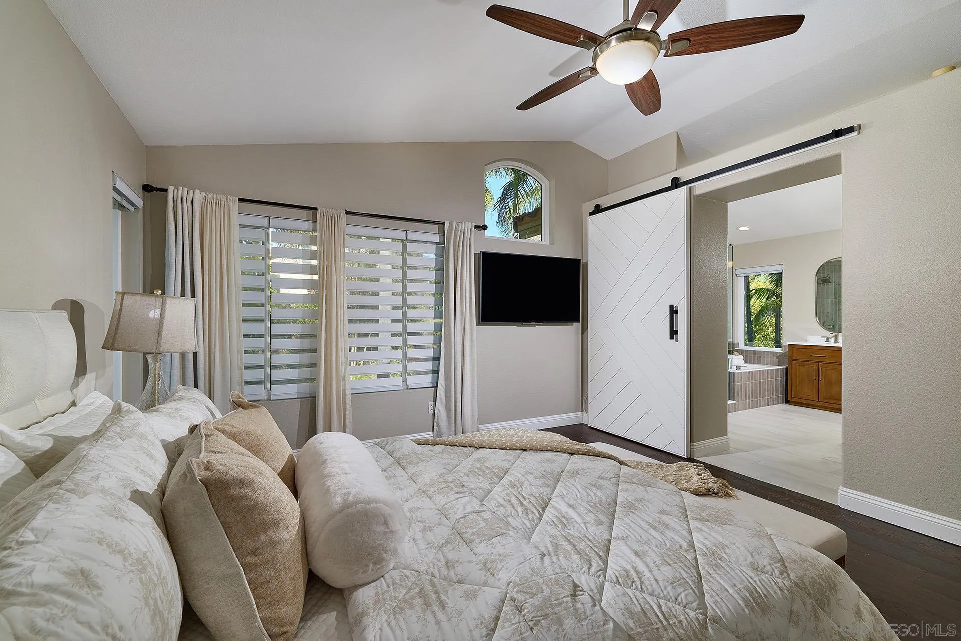 https://cdn.realtyfeed.com/cdn/127/260005318/03cd5b534e7871640d1fe0531cbbc1a3.webp