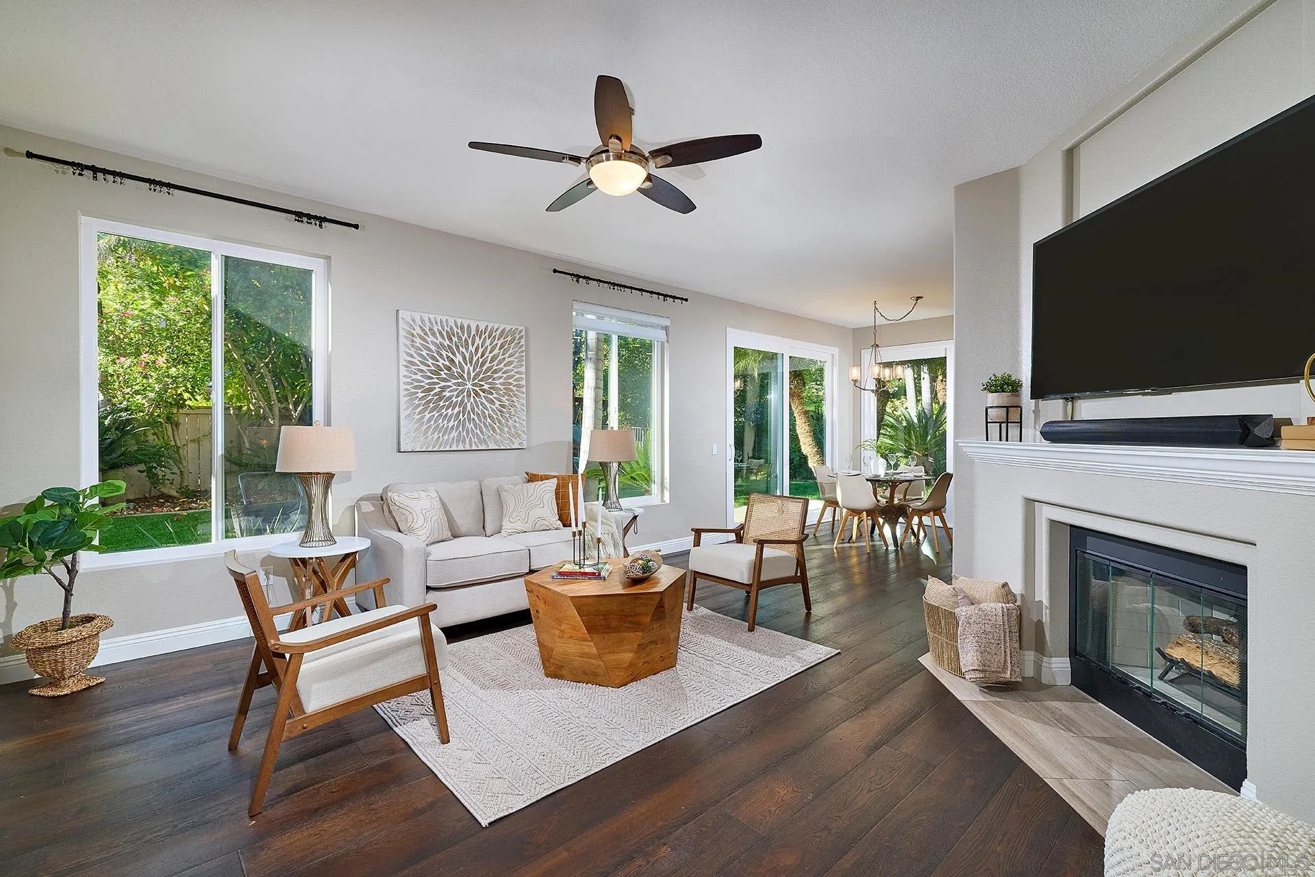 https://cdn.realtyfeed.com/cdn/127/260005318/043533039eab2c740f65eb648b2036c9.webp