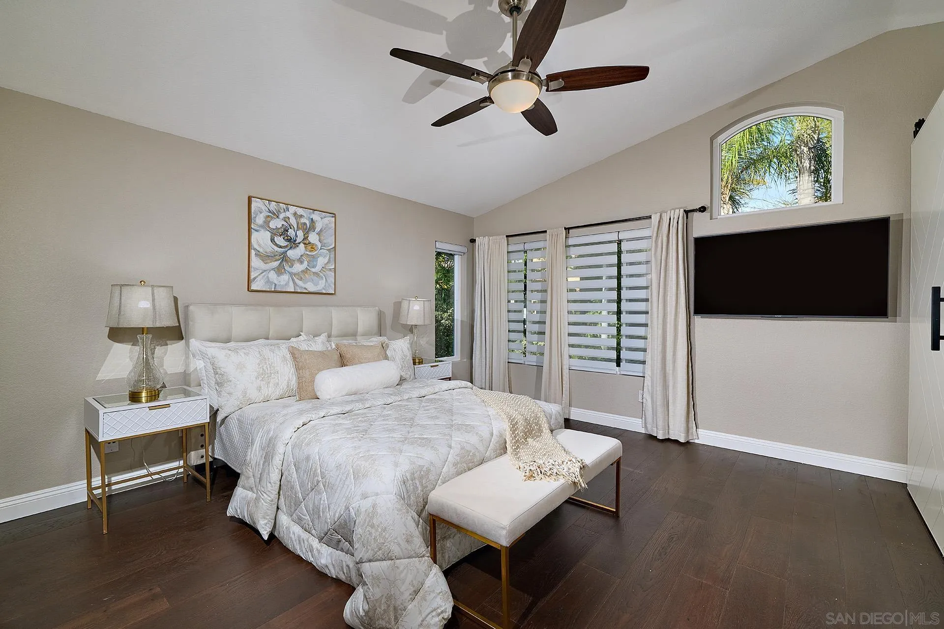 https://cdn.realtyfeed.com/cdn/127/260005318/60ed98d042aa8b1e6e1a1ffc6671c485.webp