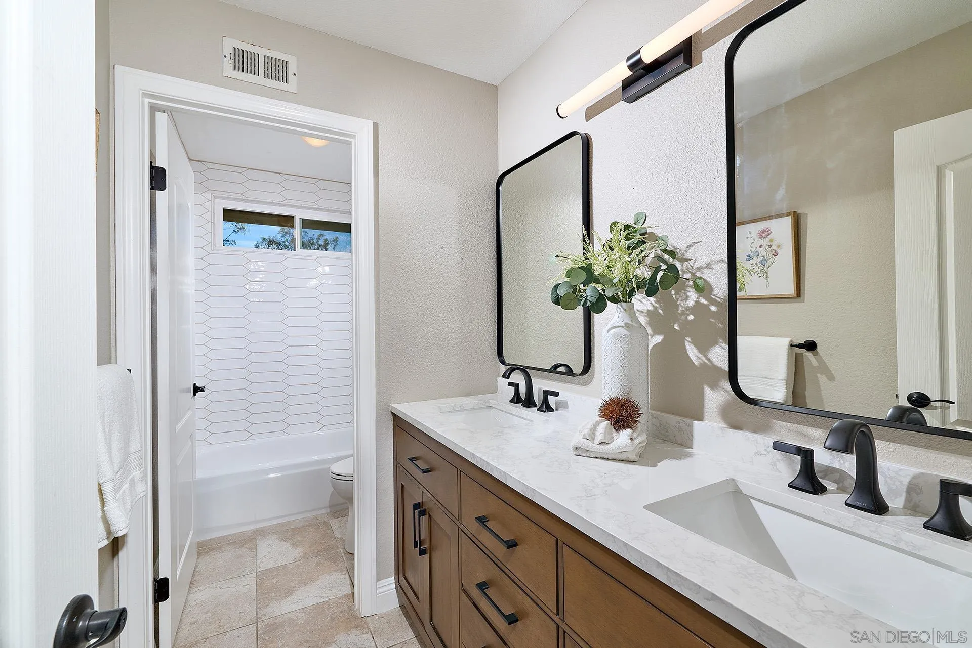 https://cdn.realtyfeed.com/cdn/127/260005318/de33ec955ee14a442b825768b2841db1.webp