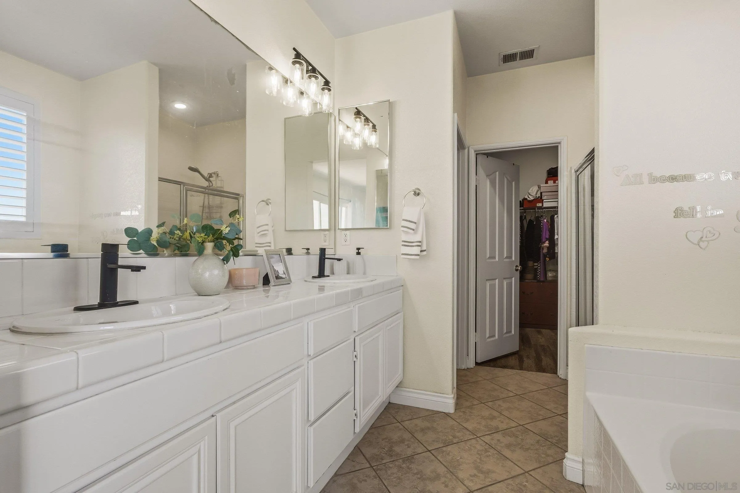 https://cdn.realtyfeed.com/cdn/127/260005320/223a4828d4d31d8350e972e2b703d731.webp