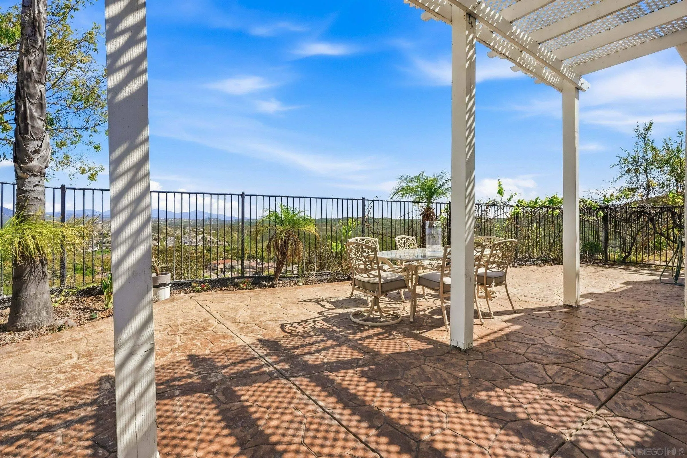 https://cdn.realtyfeed.com/cdn/127/260005320/edb2ab1a7695a9a0751e1c6f4b62af80.webp