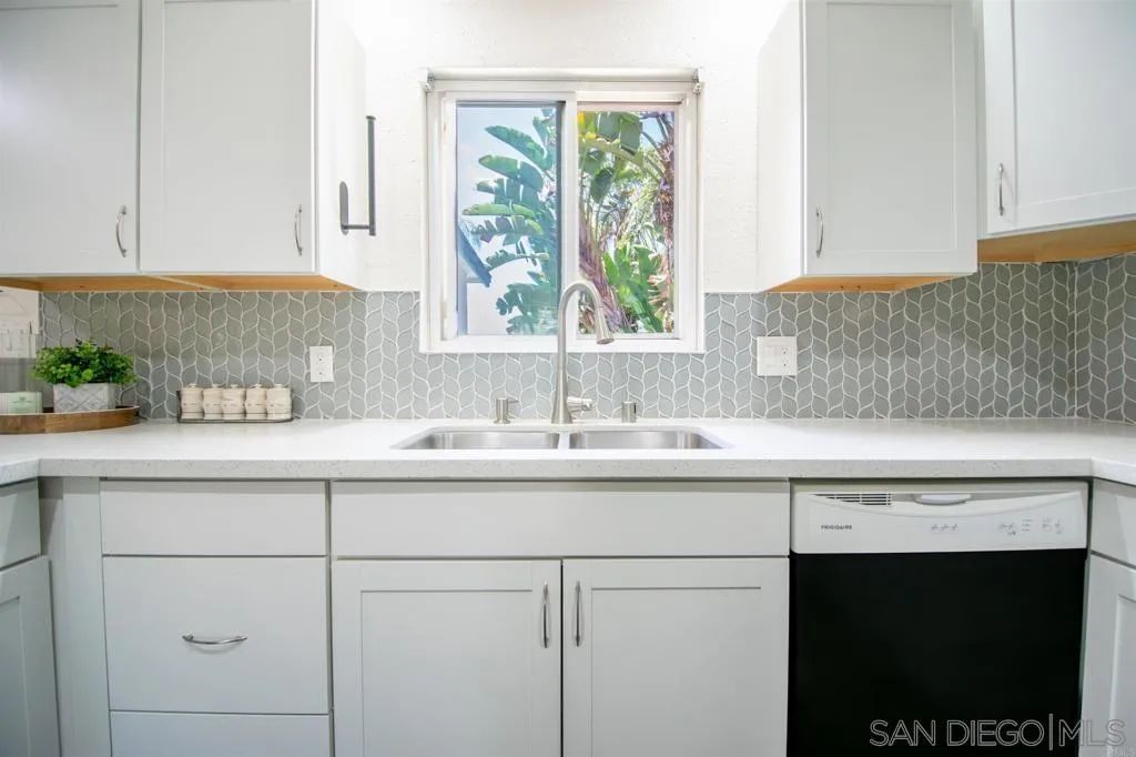 https://cdn.realtyfeed.com/cdn/127/260005323/059ee8f03505adf5b1b4c5d7121e322e.webp