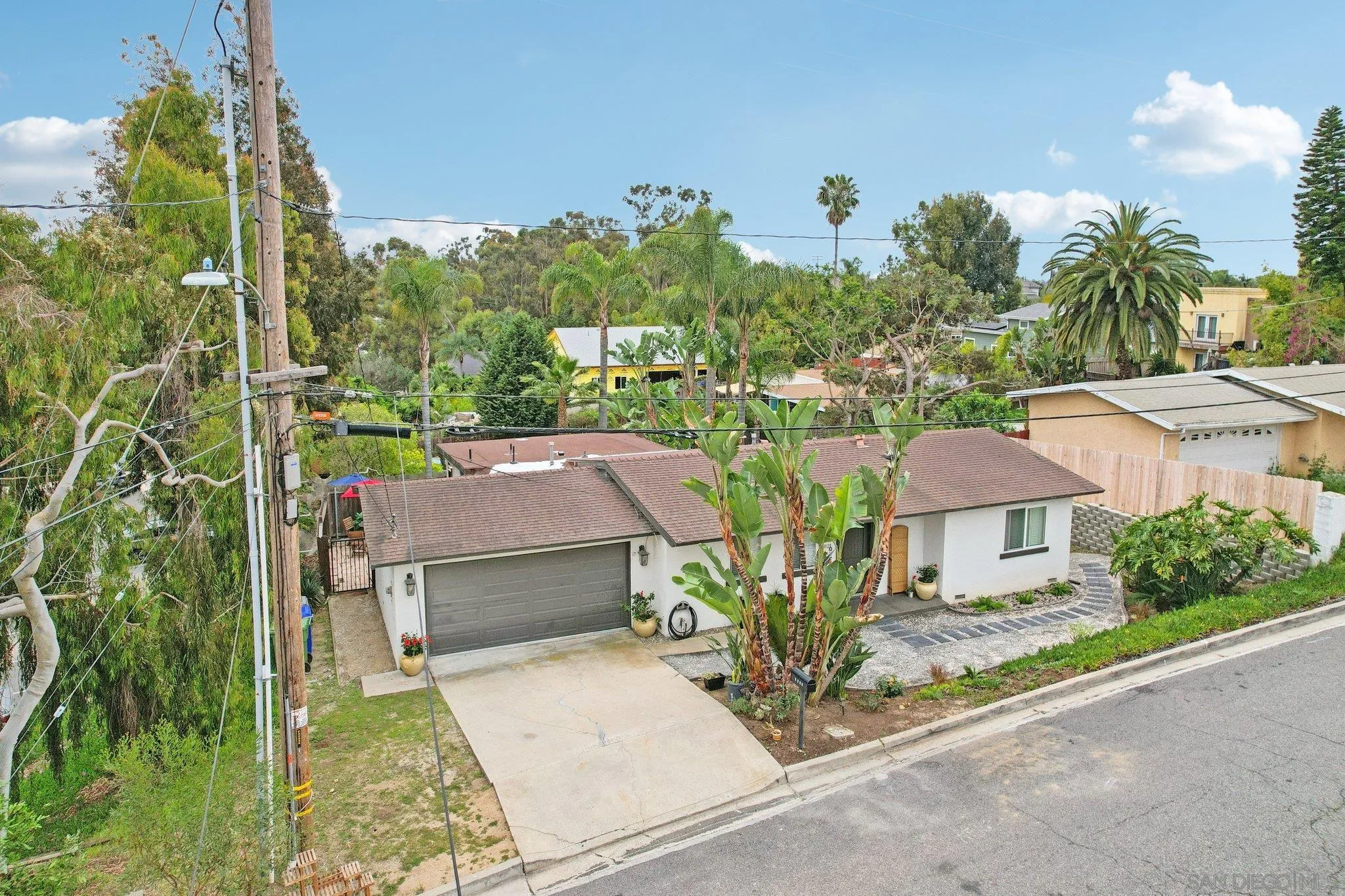 https://cdn.realtyfeed.com/cdn/127/260005323/2717ef5b4e5db766cc98c6b3e91681f8.webp