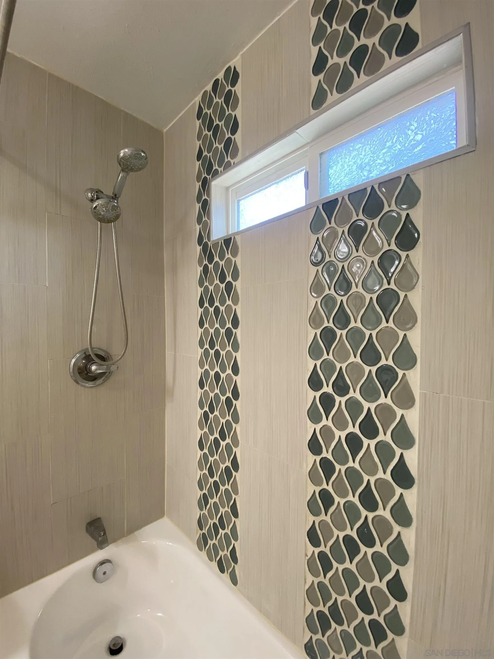 https://cdn.realtyfeed.com/cdn/127/260005323/e3dd6d27e16bce18afda11a0c9c24d4c.webp