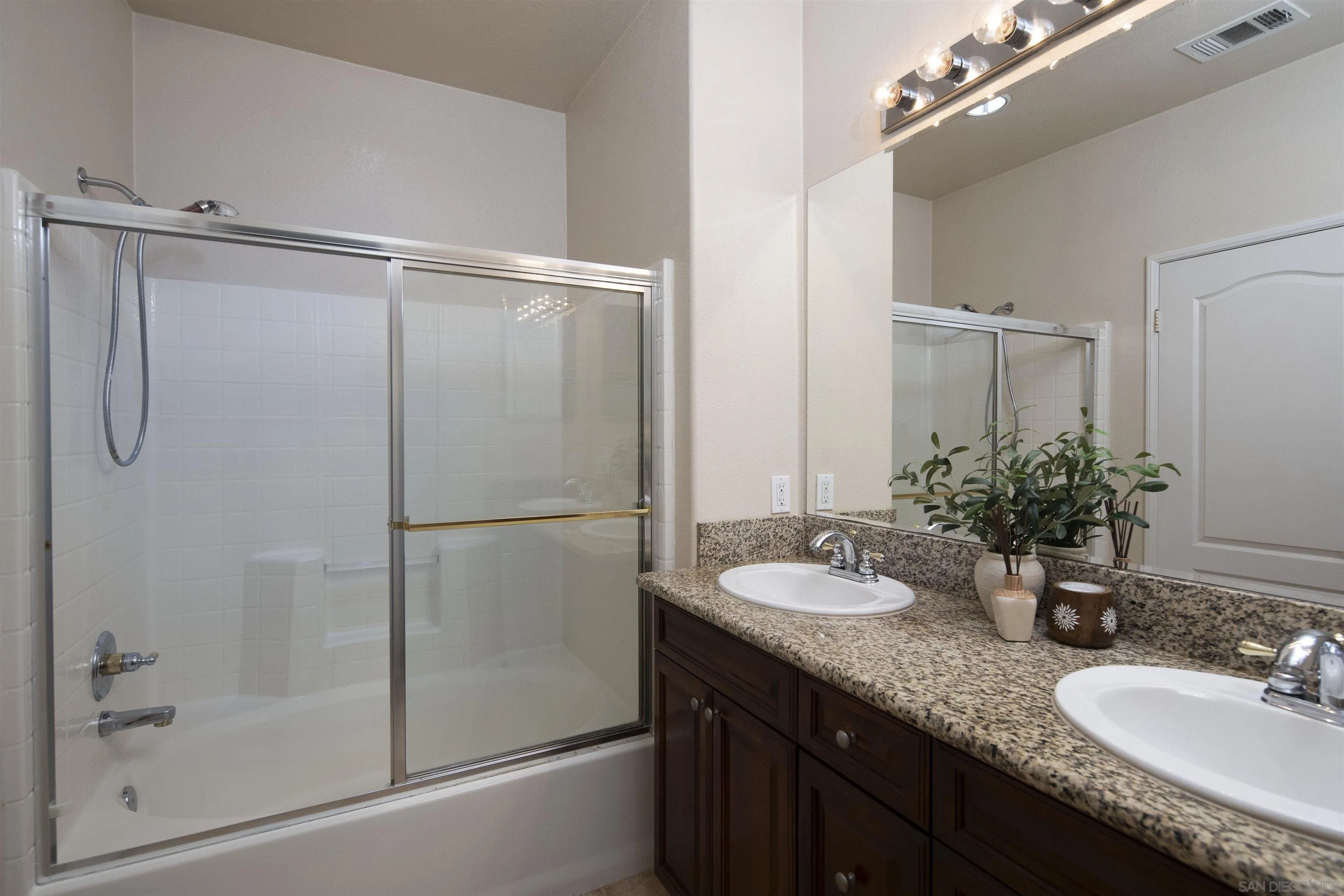 Photo #22: 260005332 Listing: Photo #22