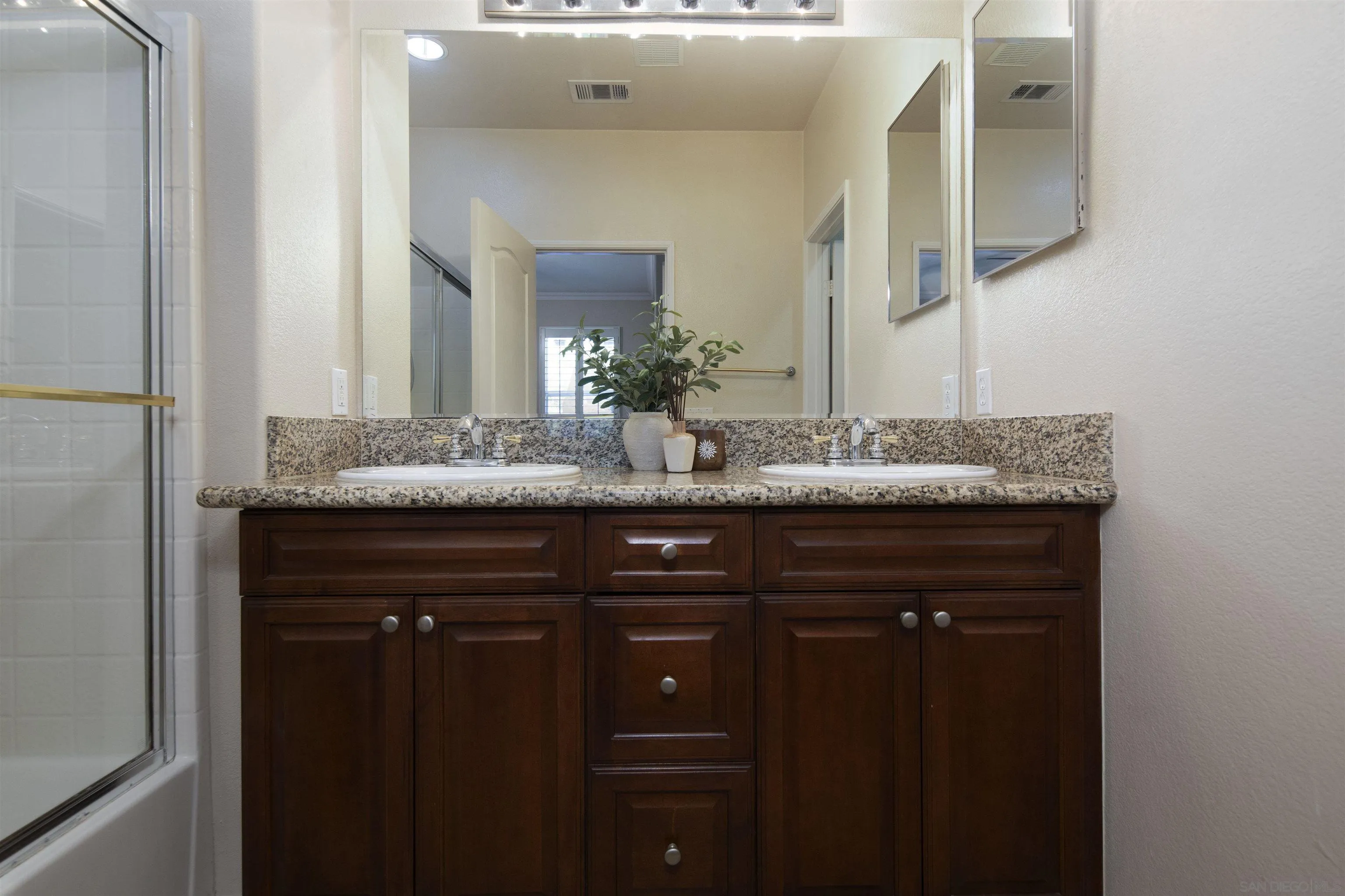 Photo #21: 260005332 Listing: Photo #21