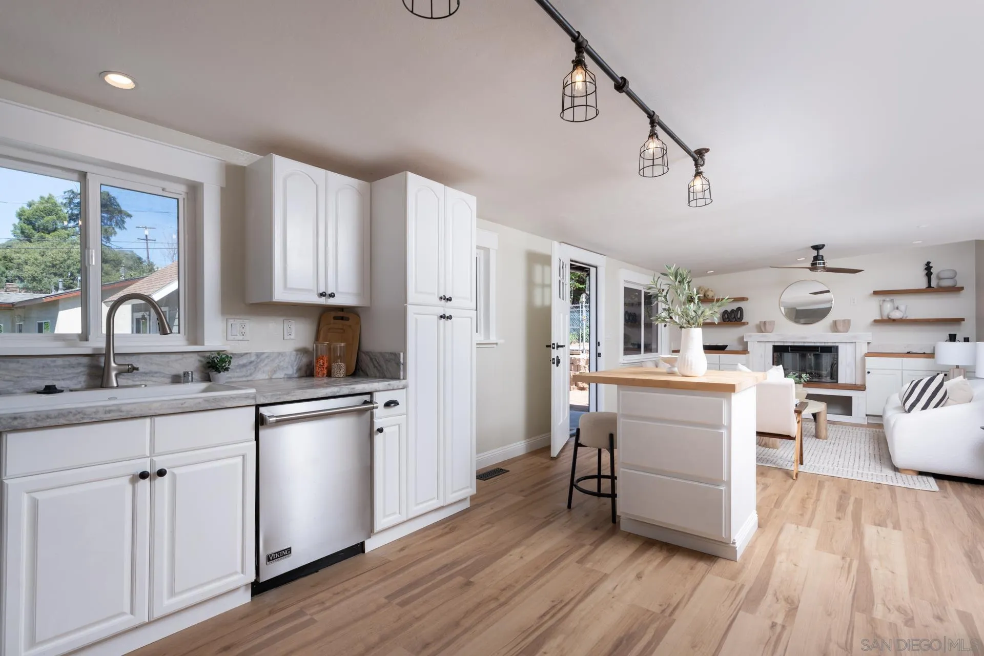 https://cdn.realtyfeed.com/cdn/127/260005336/e43ebb55d19747e634187892b7e18519.webp