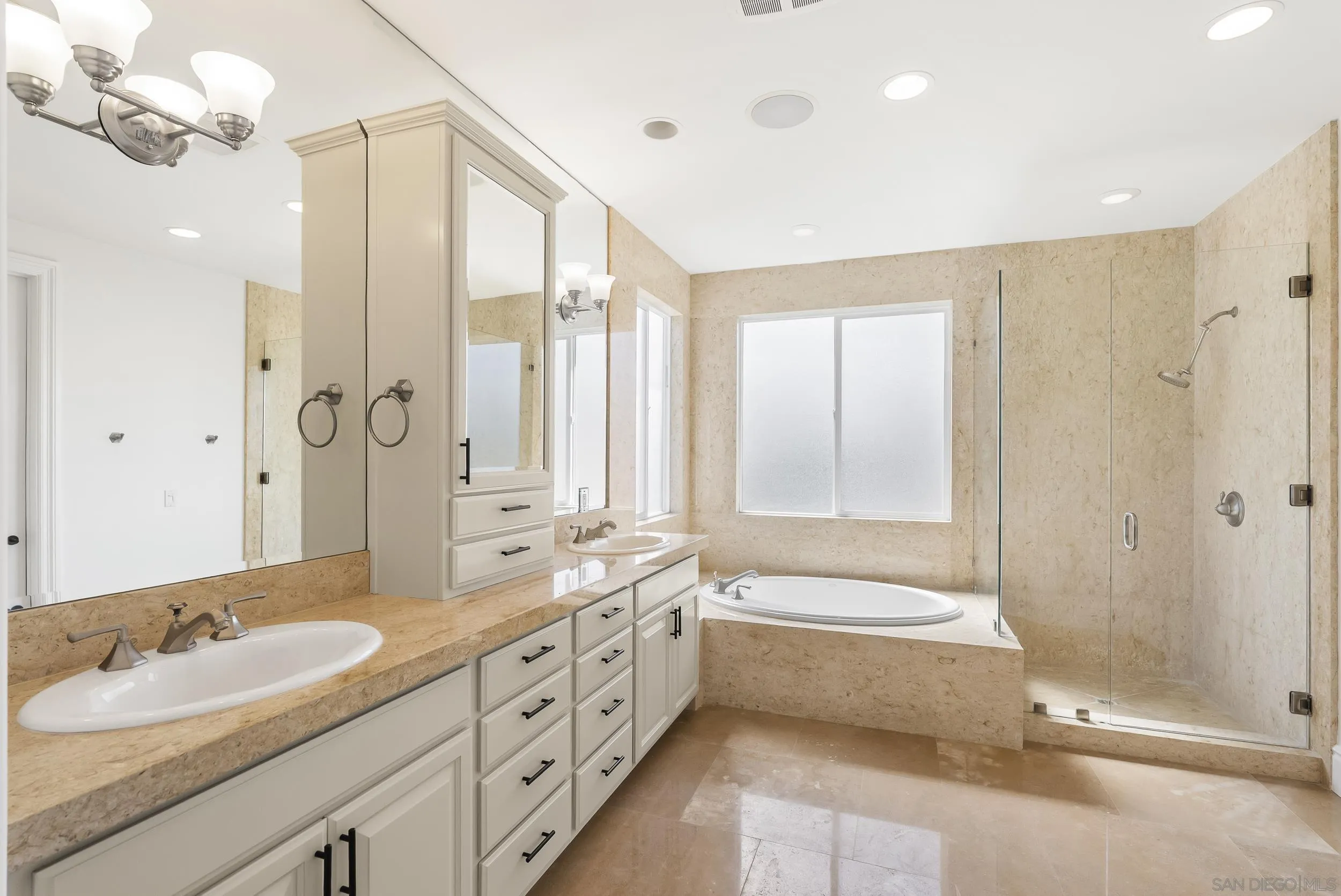 https://cdn.realtyfeed.com/cdn/127/260005340/31a6a913e18fe49b59586cbbf1a30c64.webp