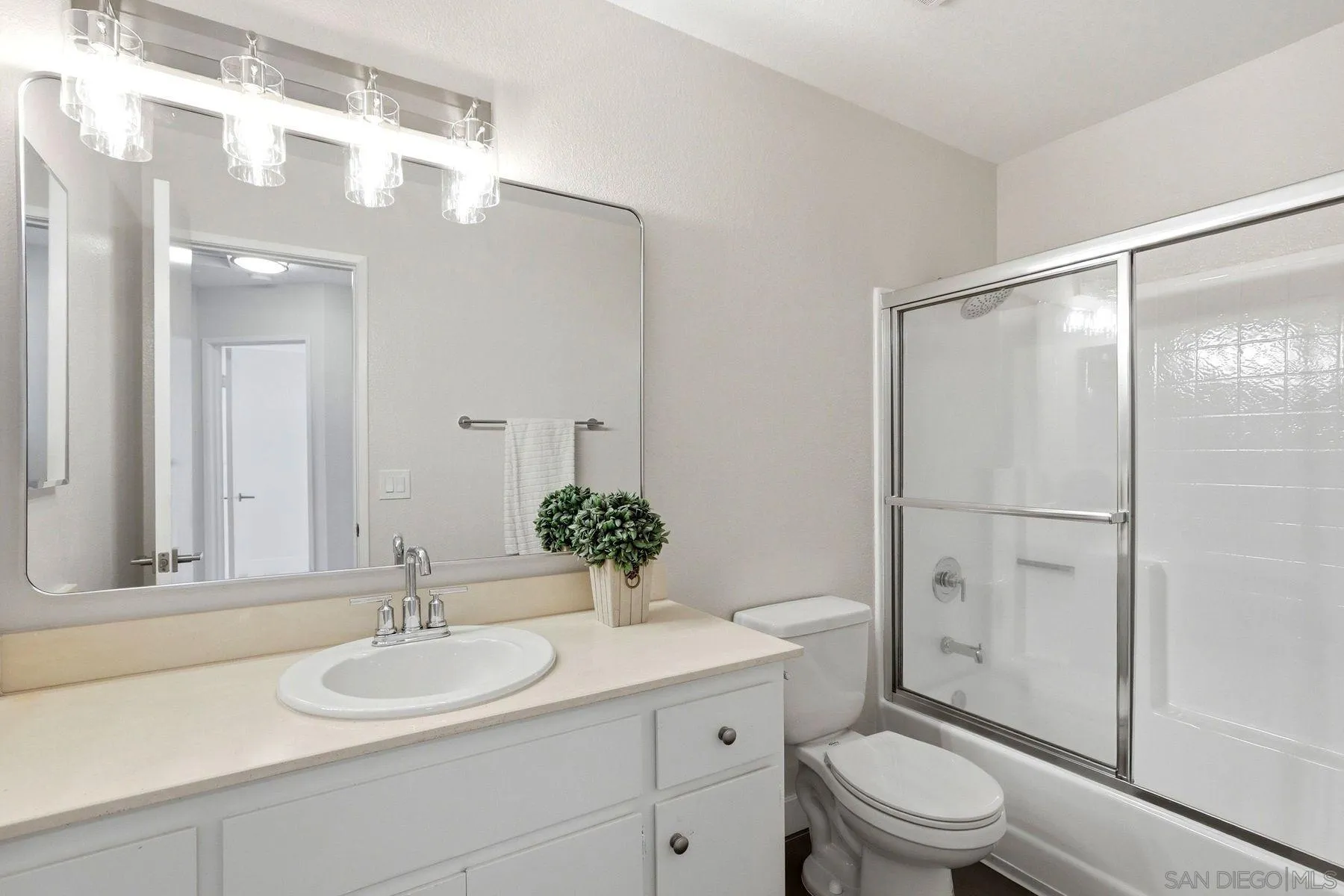Photo #17: 260005342 Listing: Photo #17