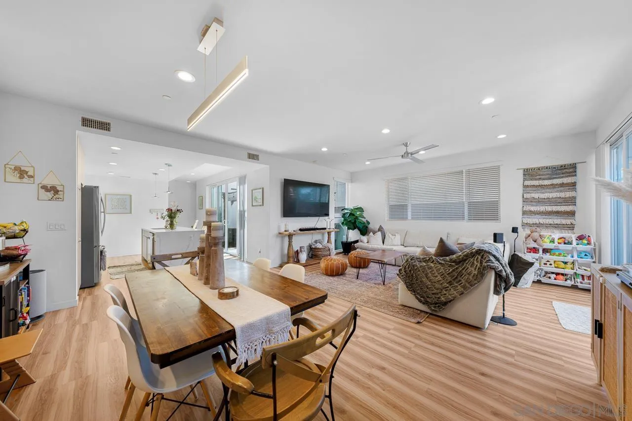 https://cdn.realtyfeed.com/cdn/127/260005343/38cf78d01d0fa580012287bff7f50135.webp