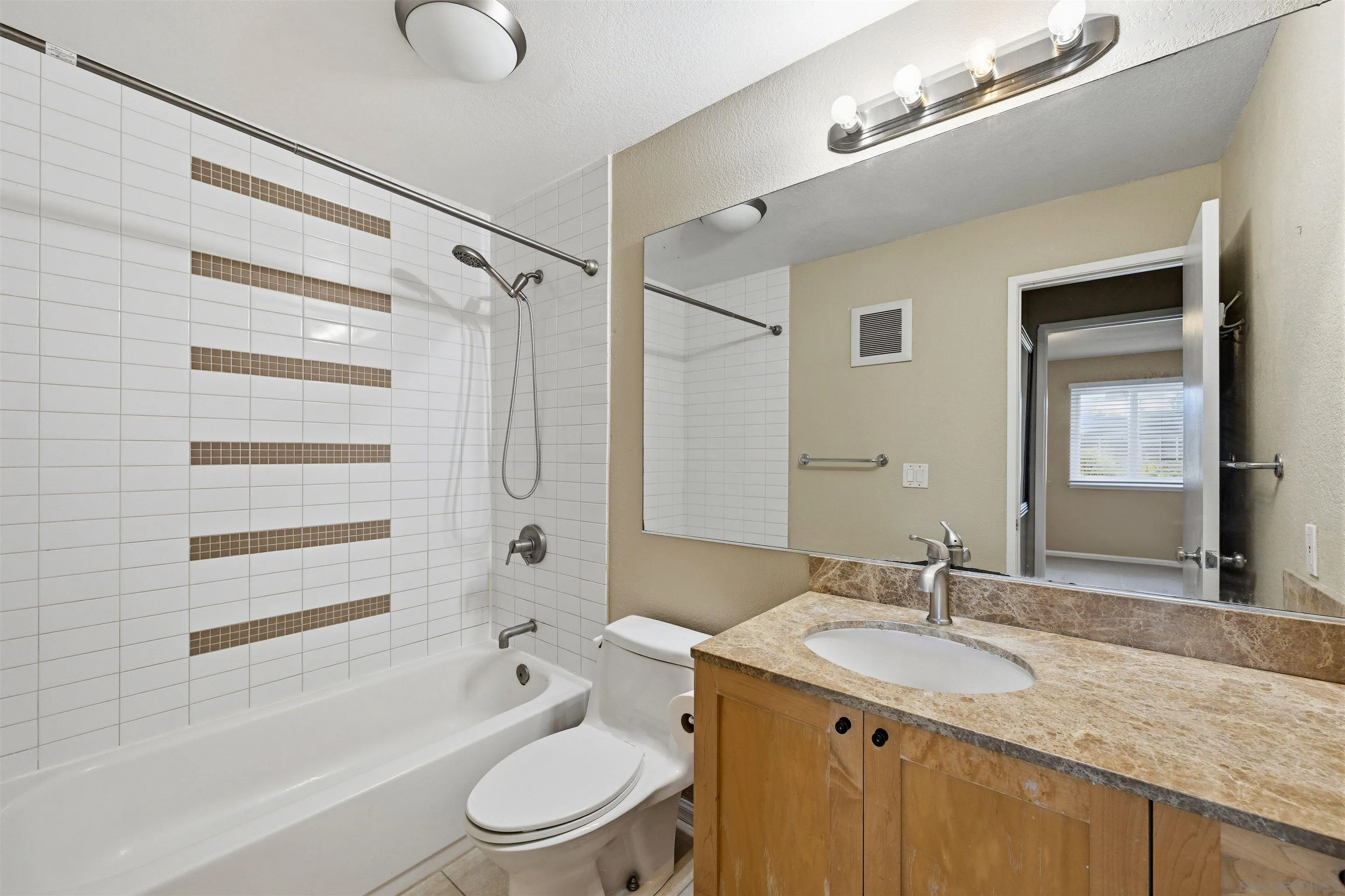 Photo #8: 260005353 Listing: Photo #8