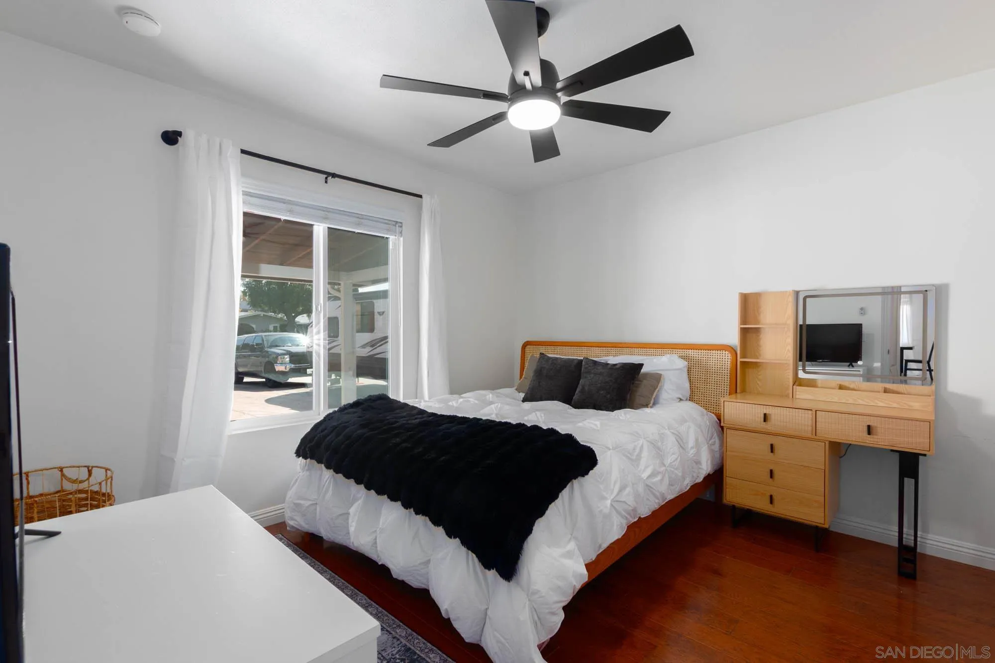 https://cdn.realtyfeed.com/cdn/127/260005355/32ce93e8c96470fe3d783ec9fb973f90.webp