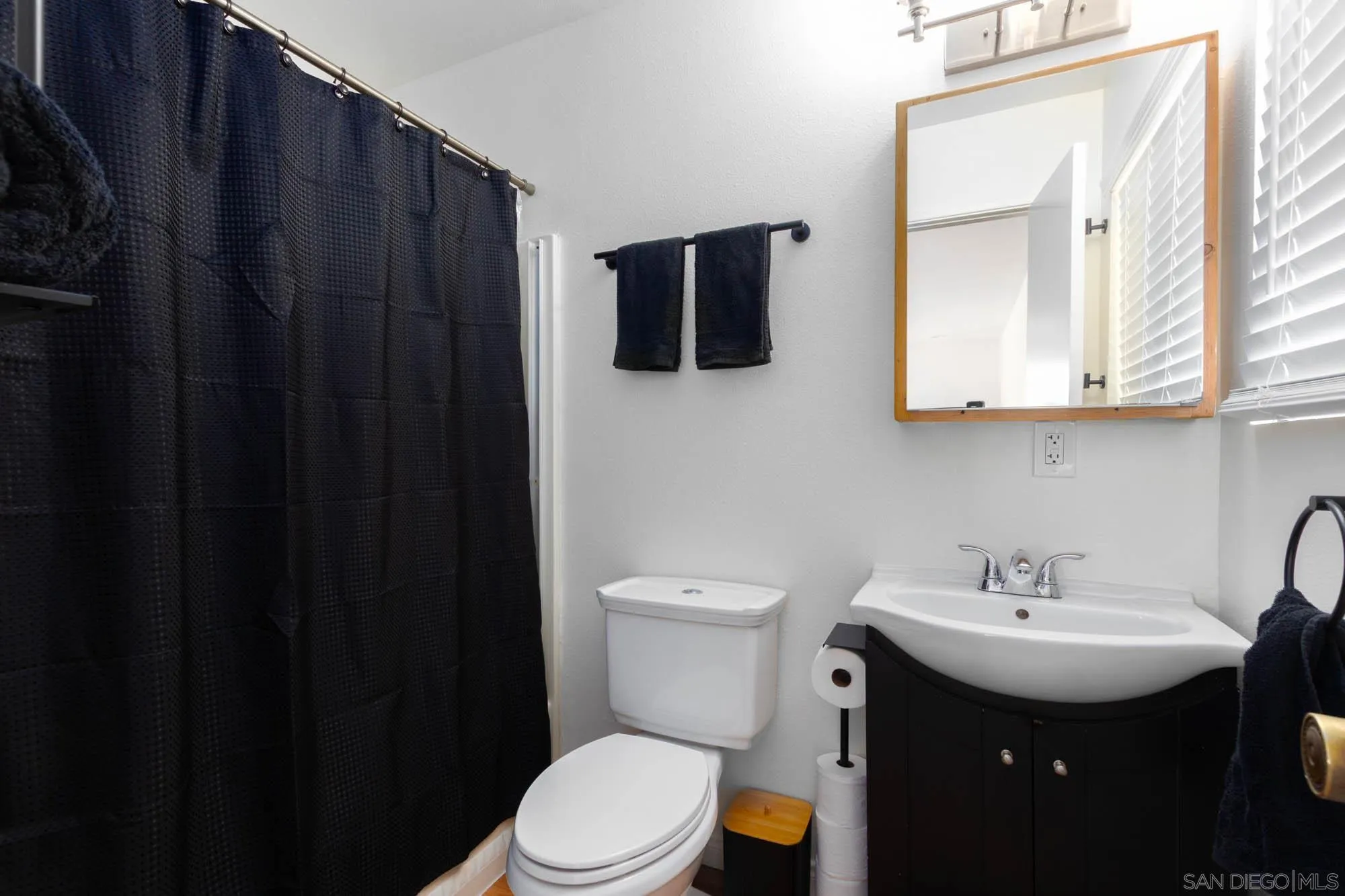 https://cdn.realtyfeed.com/cdn/127/260005355/ad619d5dc8e111d2d4a7185853ad8d24.webp