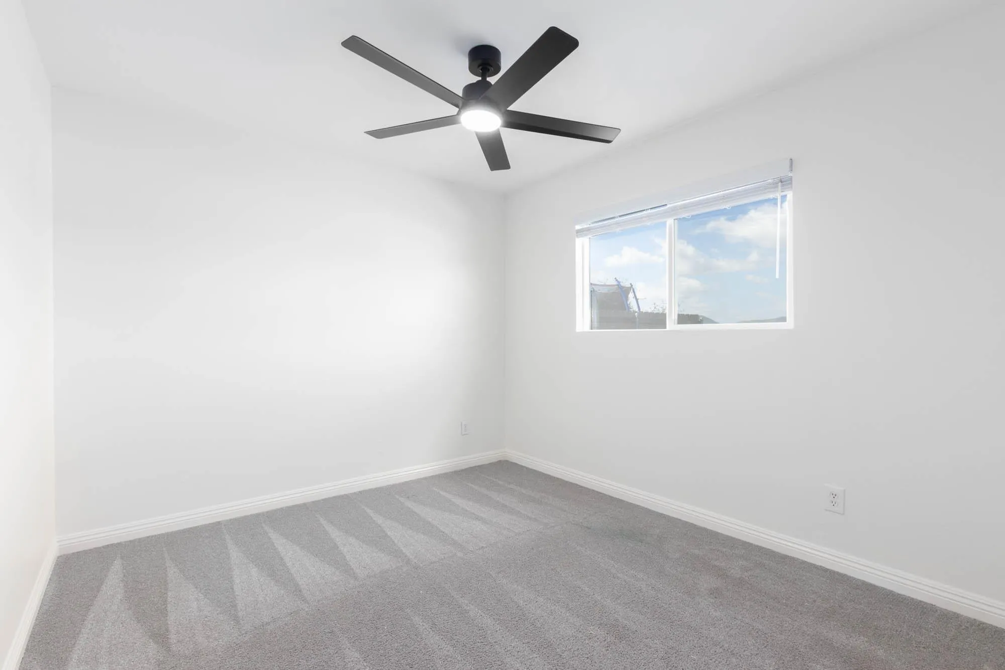 https://cdn.realtyfeed.com/cdn/127/260005355/e8b39f9dbb624c902fd1b9f276946d7c.webp