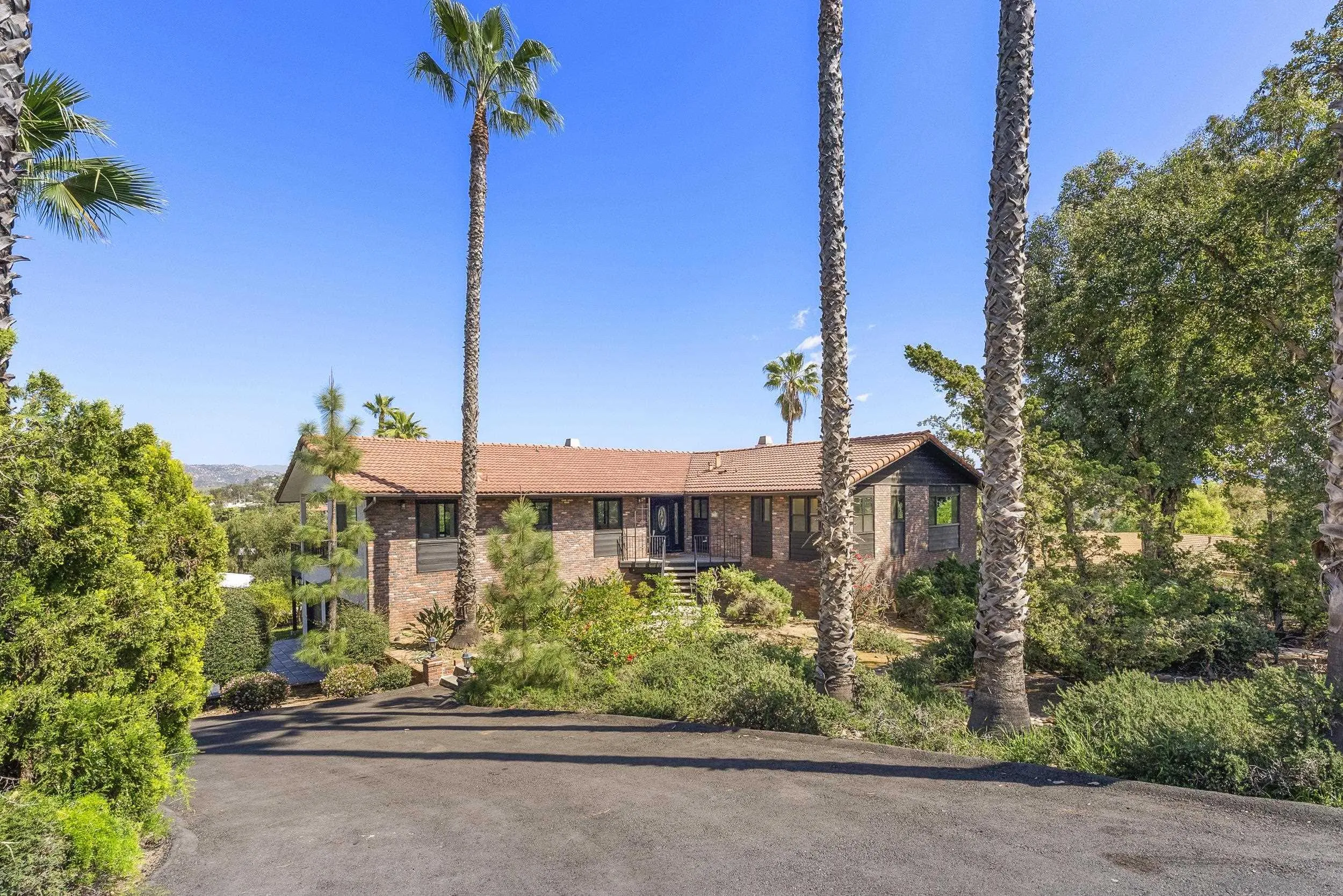 https://cdn.realtyfeed.com/cdn/127/260005362/0e5a134f2ede389331305571bde2f68a.webp