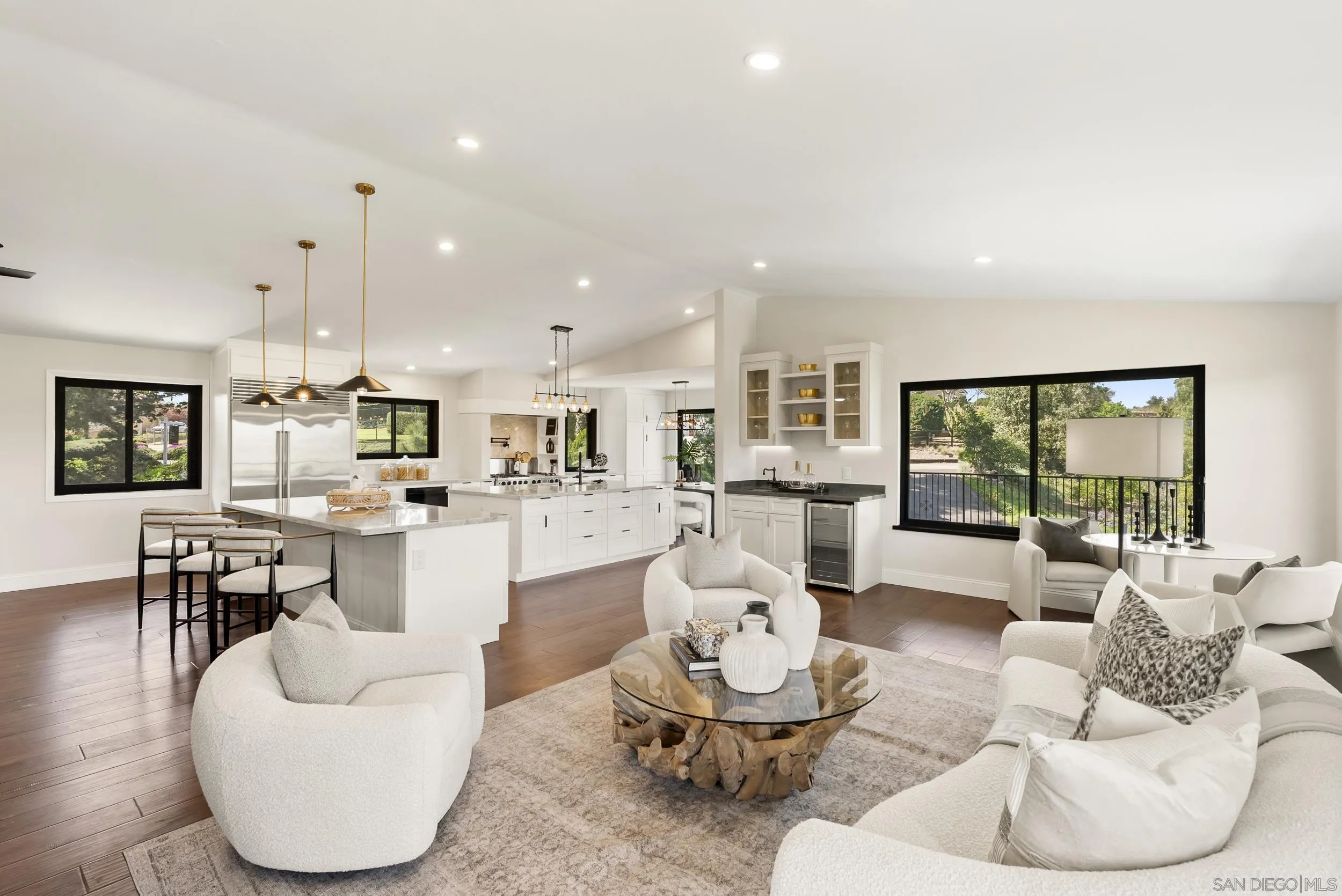https://cdn.realtyfeed.com/cdn/127/260005362/1b229348fb4c048a89ac67856e234ffc.webp