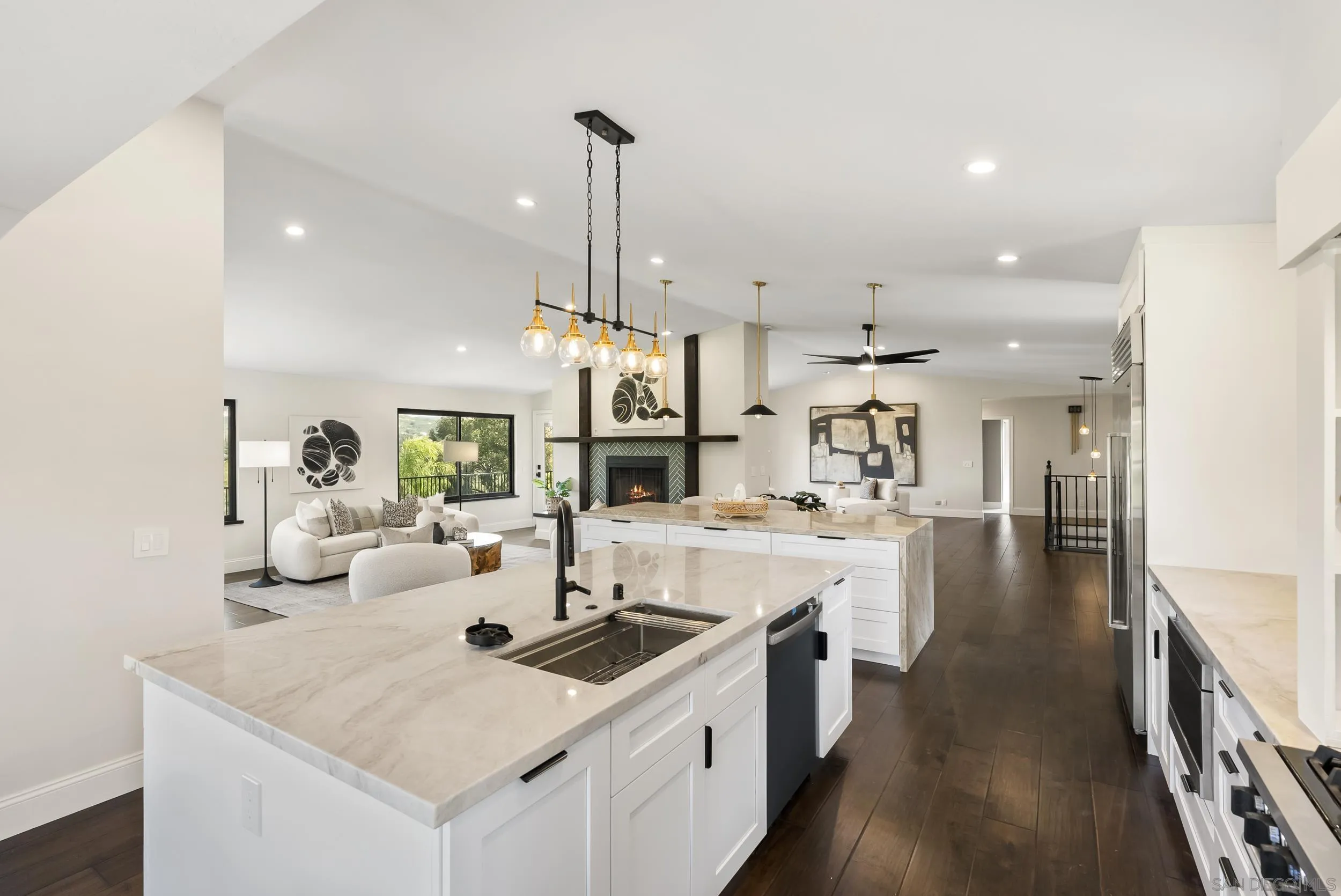 https://cdn.realtyfeed.com/cdn/127/260005362/356cde00b27fdd93bc7676eb1236f392.webp