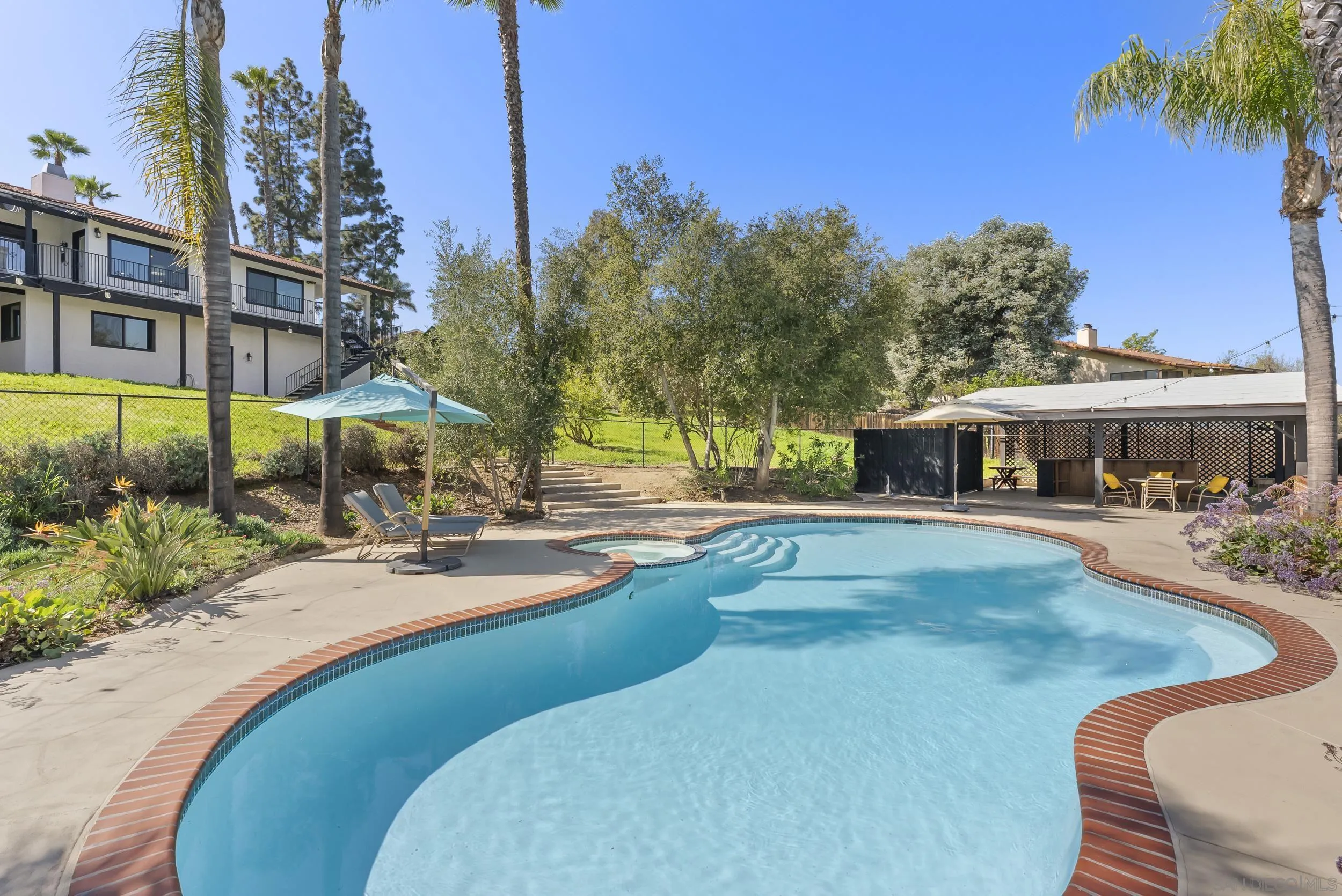 https://cdn.realtyfeed.com/cdn/127/260005362/a9864e069a40640abcb93d4f915cd762.webp