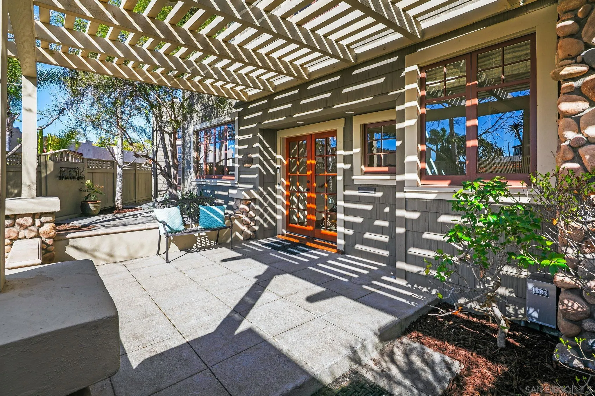 https://cdn.realtyfeed.com/cdn/127/260005365/3c807eba555863ef66b8c03a06e4374d.webp