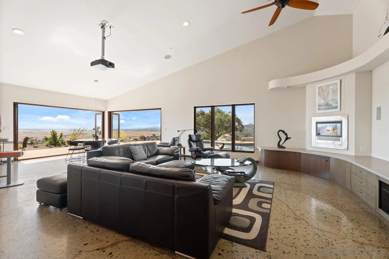 https://cdn.realtyfeed.com/cdn/127/260005368/3d8f892051bf4b8345582e960909790e.webp