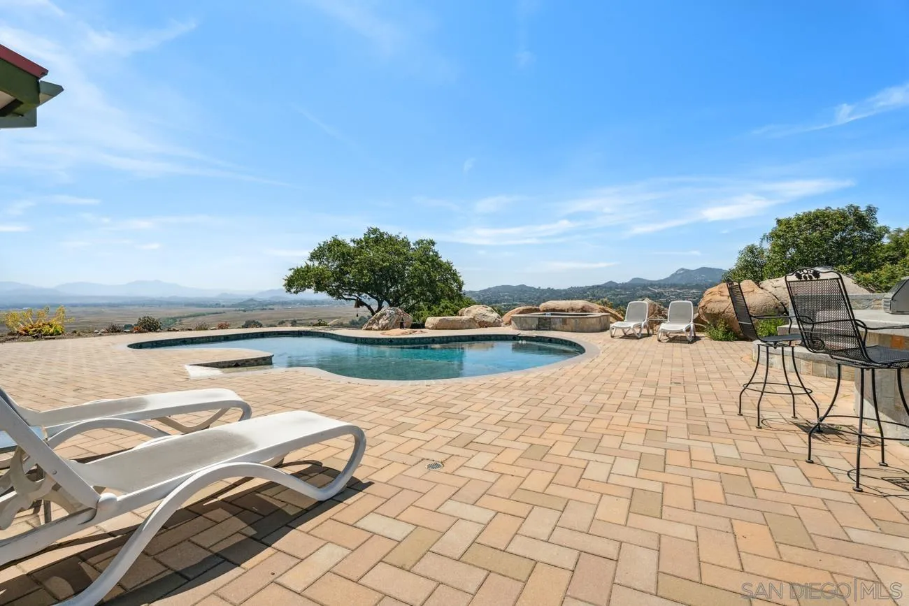 https://cdn.realtyfeed.com/cdn/127/260005368/8cda61f53098a46453b5e61b876eb4b1.webp