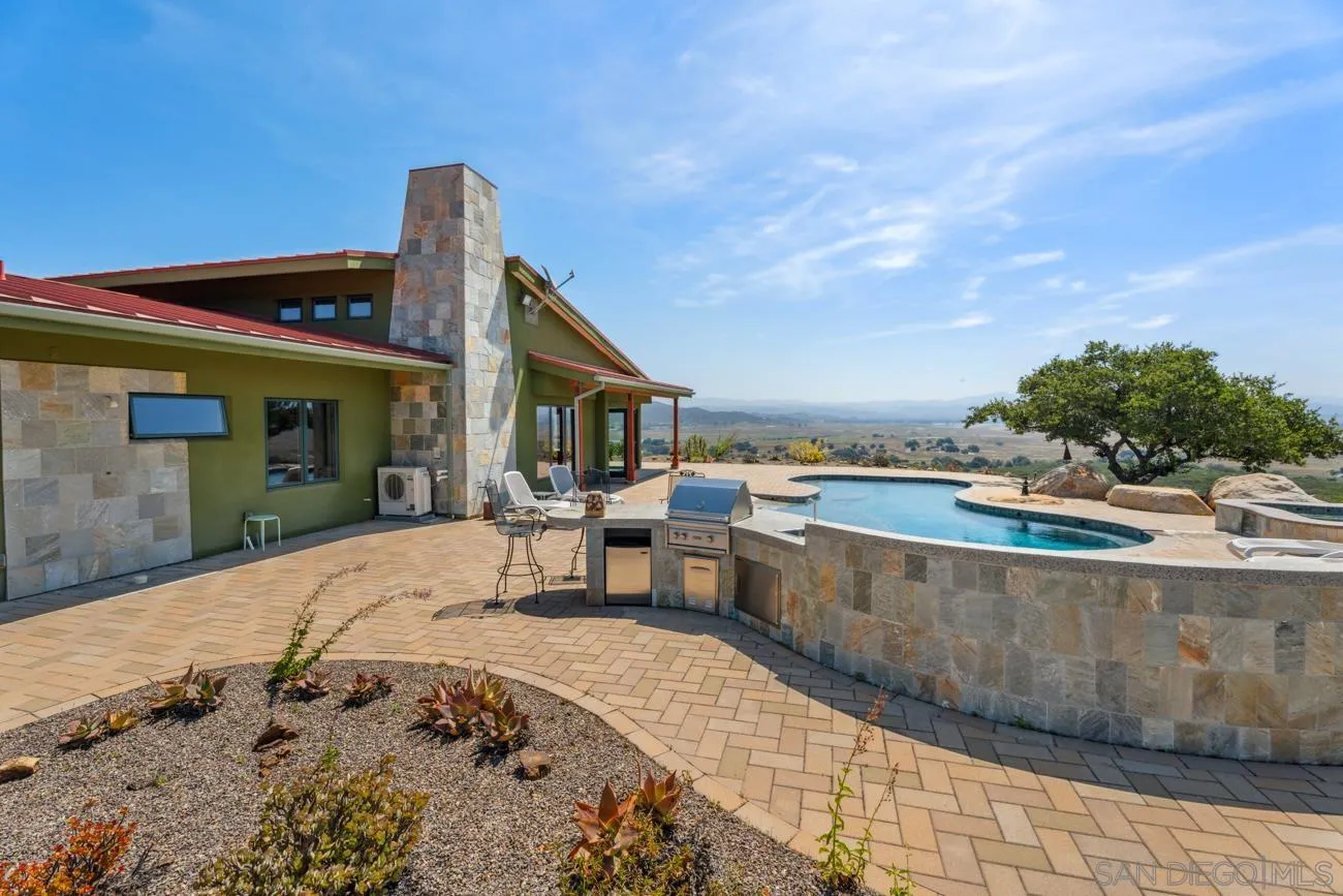 https://cdn.realtyfeed.com/cdn/127/260005368/accaa0a179a93fa5f2192b2d4a684275.webp