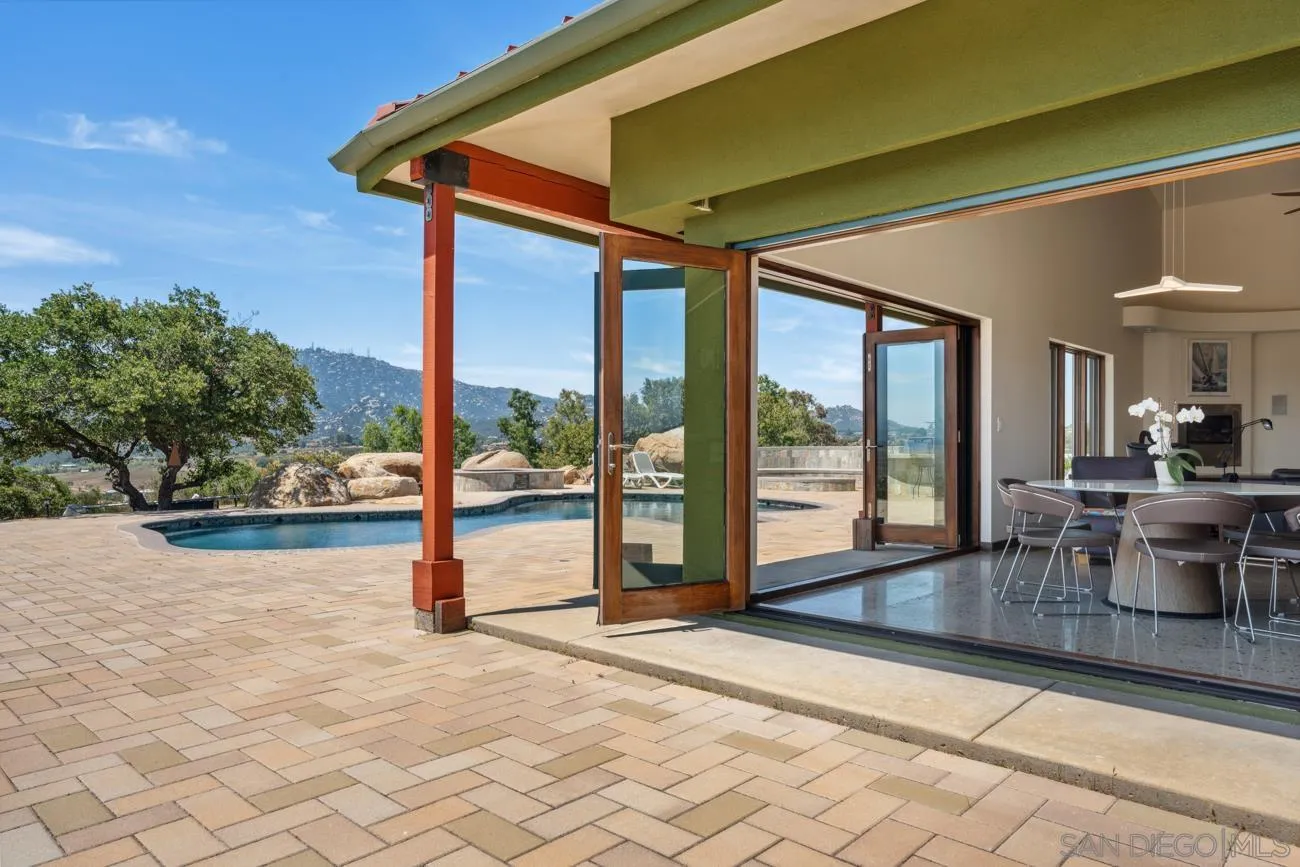 https://cdn.realtyfeed.com/cdn/127/260005368/afc4518f77b1e23a15d10c6f3e7822c4.webp