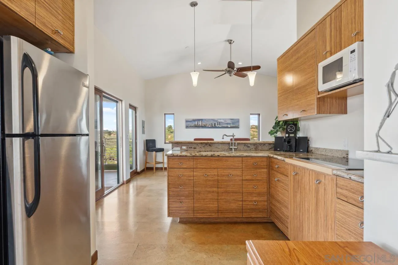 https://cdn.realtyfeed.com/cdn/127/260005368/b337a1391a5b16b6da9dfe84f20add63.webp