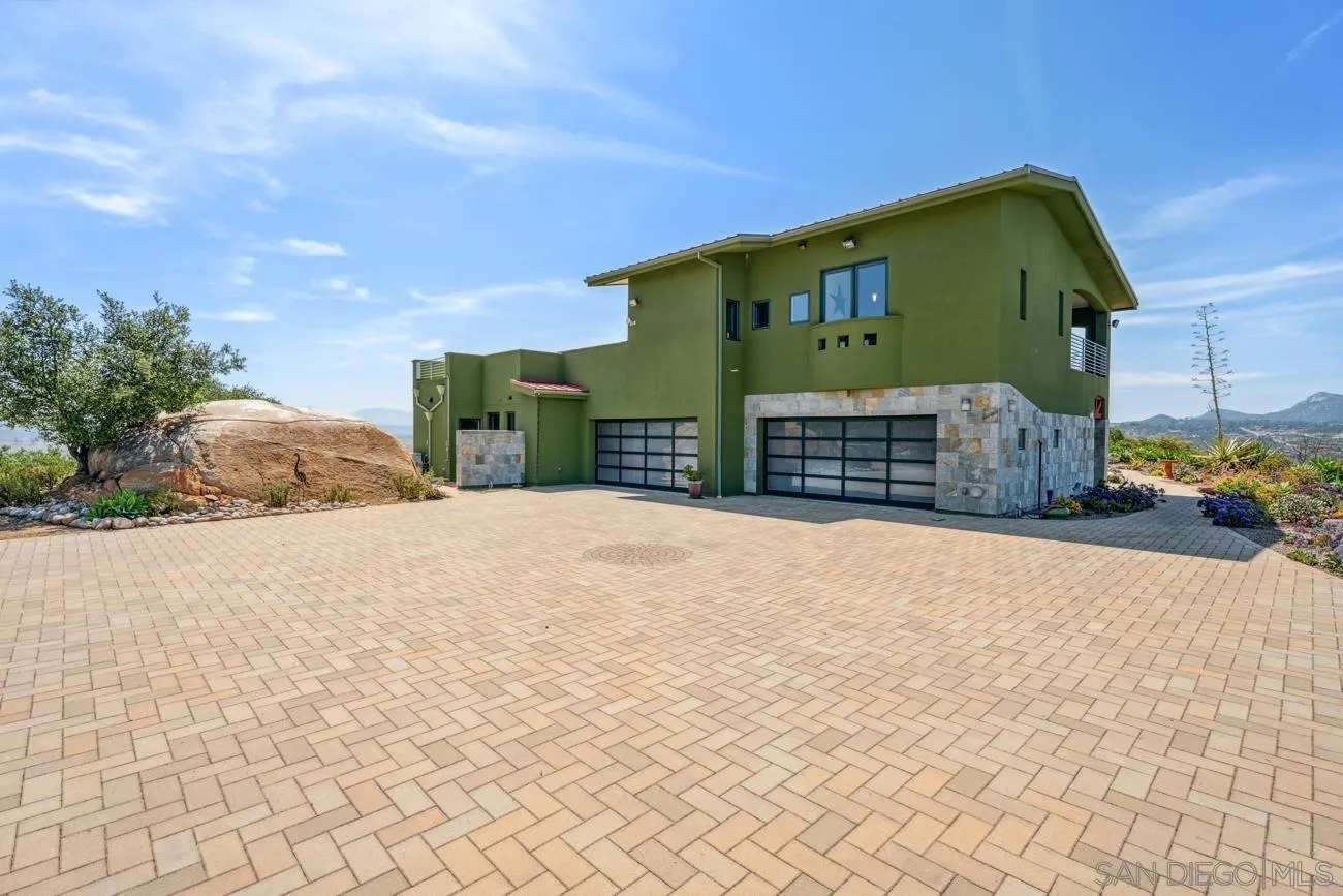 https://cdn.realtyfeed.com/cdn/127/260005368/bf9e9c79520b24a086ecc17c7855380c.webp