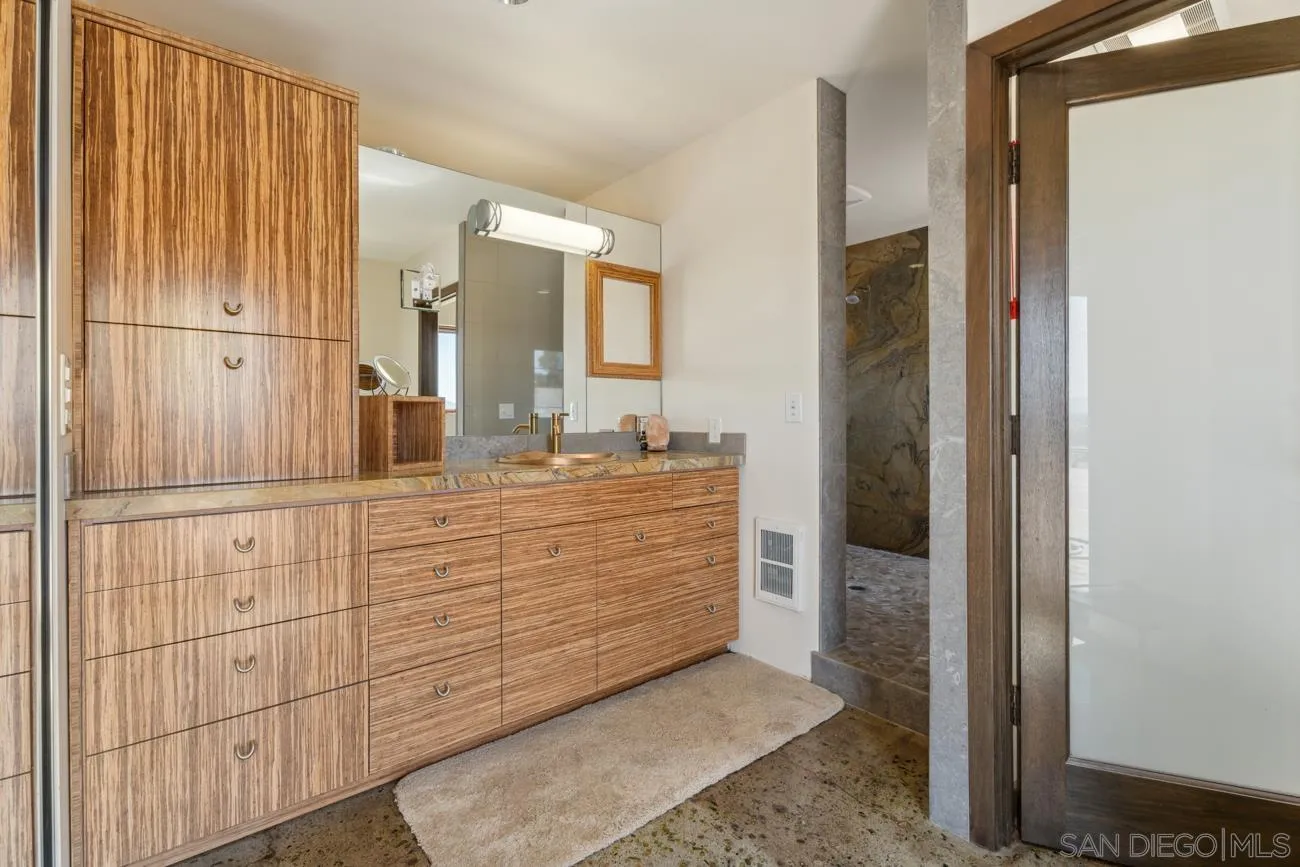 https://cdn.realtyfeed.com/cdn/127/260005368/e80ccc63abe9bf4c11d9d321b38ad675.webp